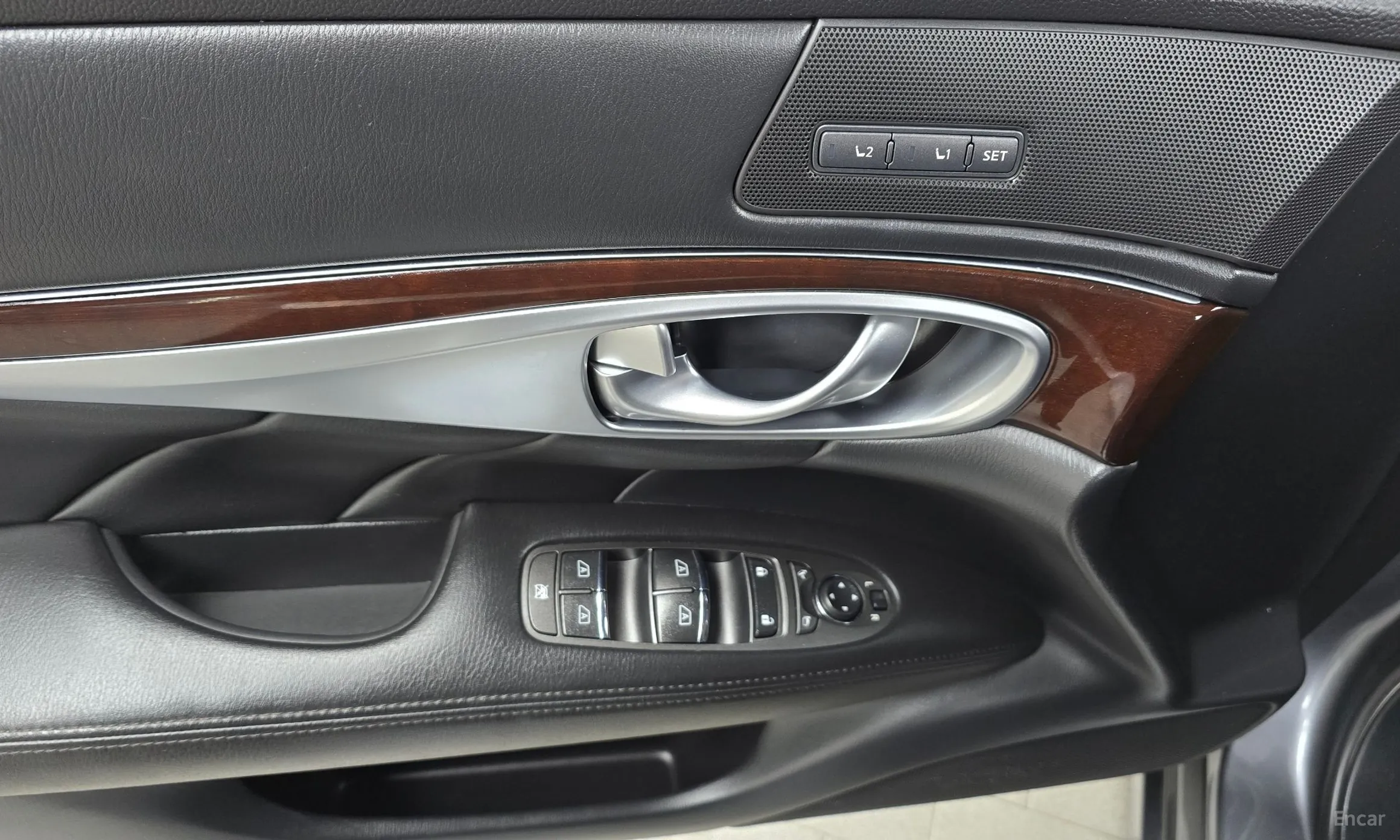 Infiniti Q70 превью 18