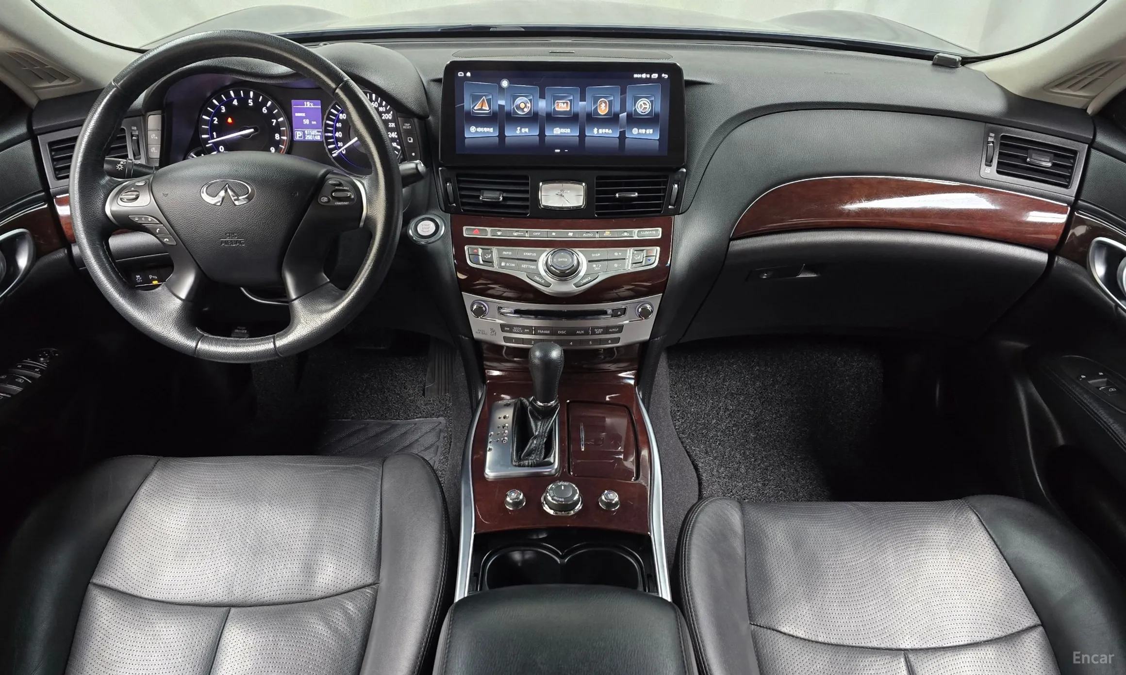 Infiniti Q70 превью 7