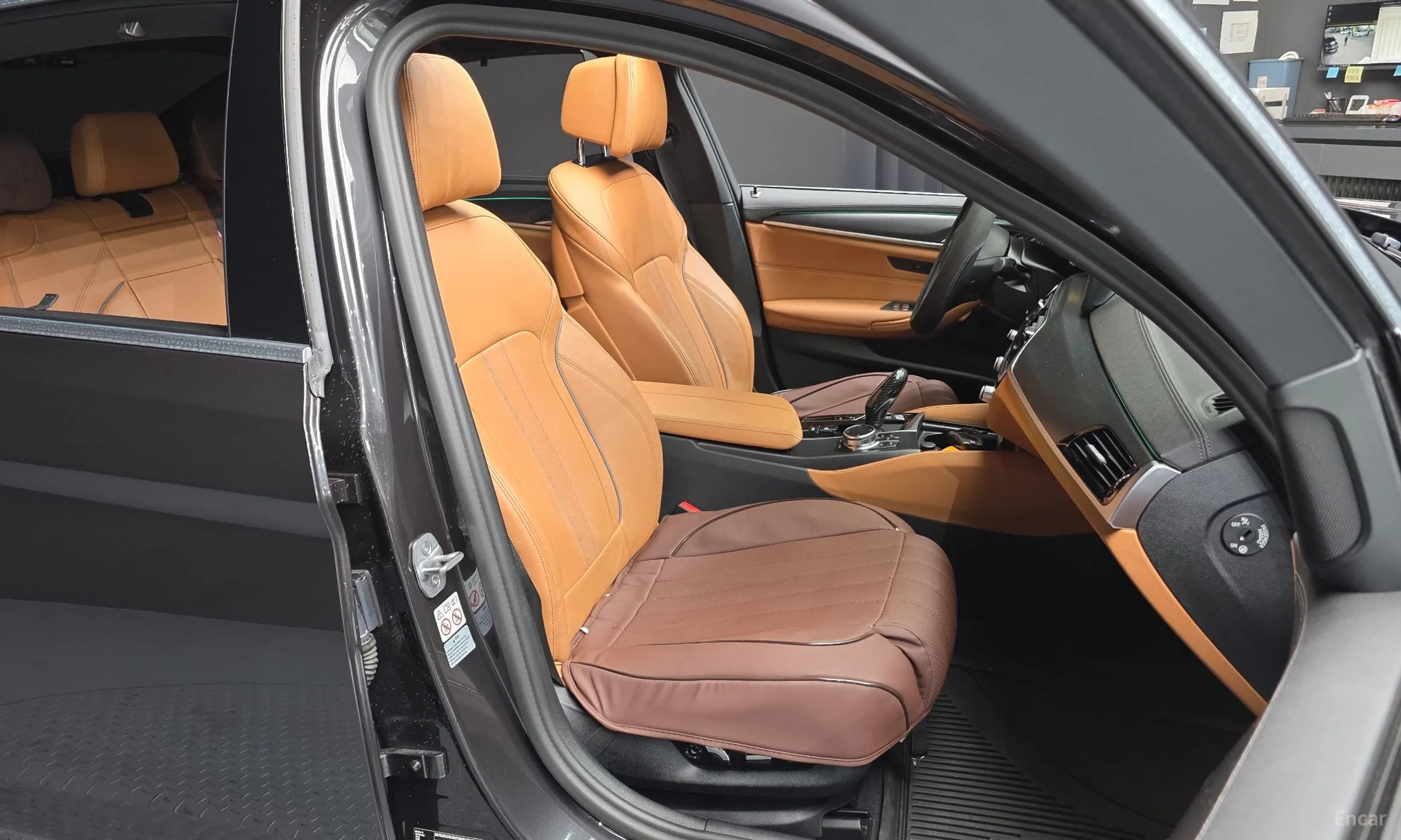 BMW 5 Series (G30) превью 12