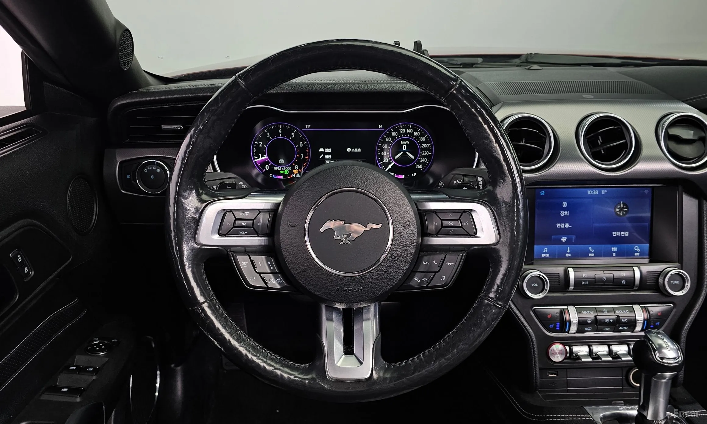 Ford Mustang превью 13