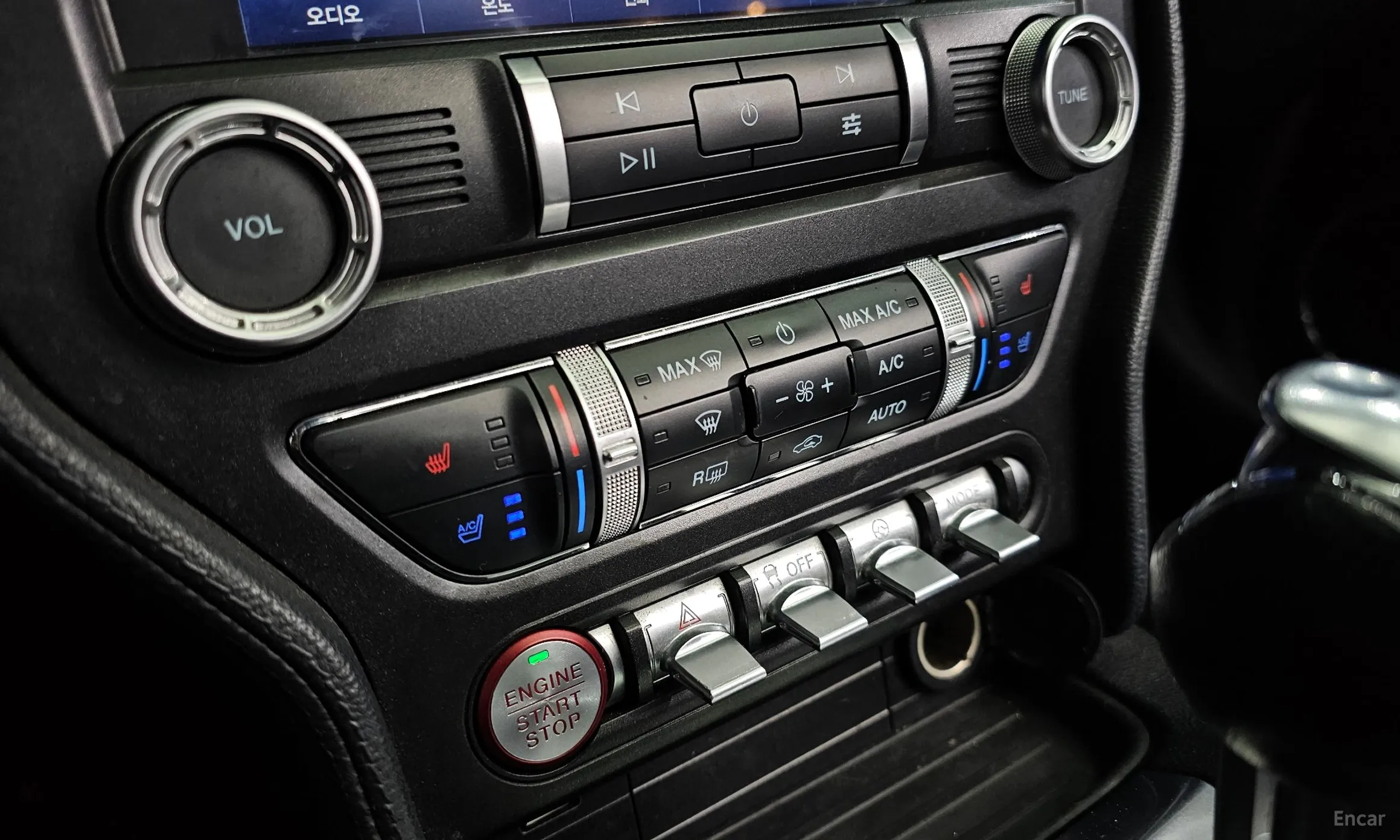 Ford Mustang превью 16