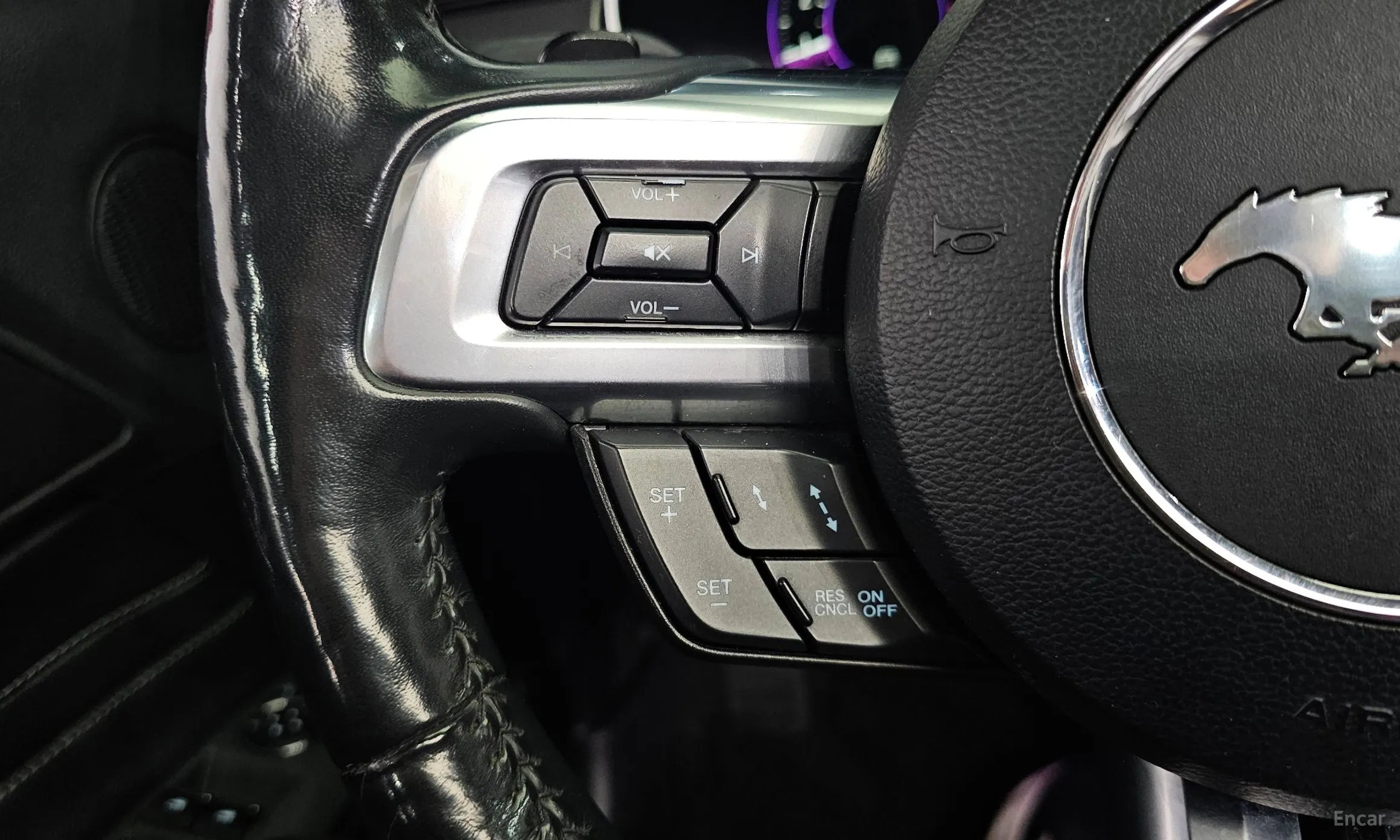 Ford Mustang превью 18
