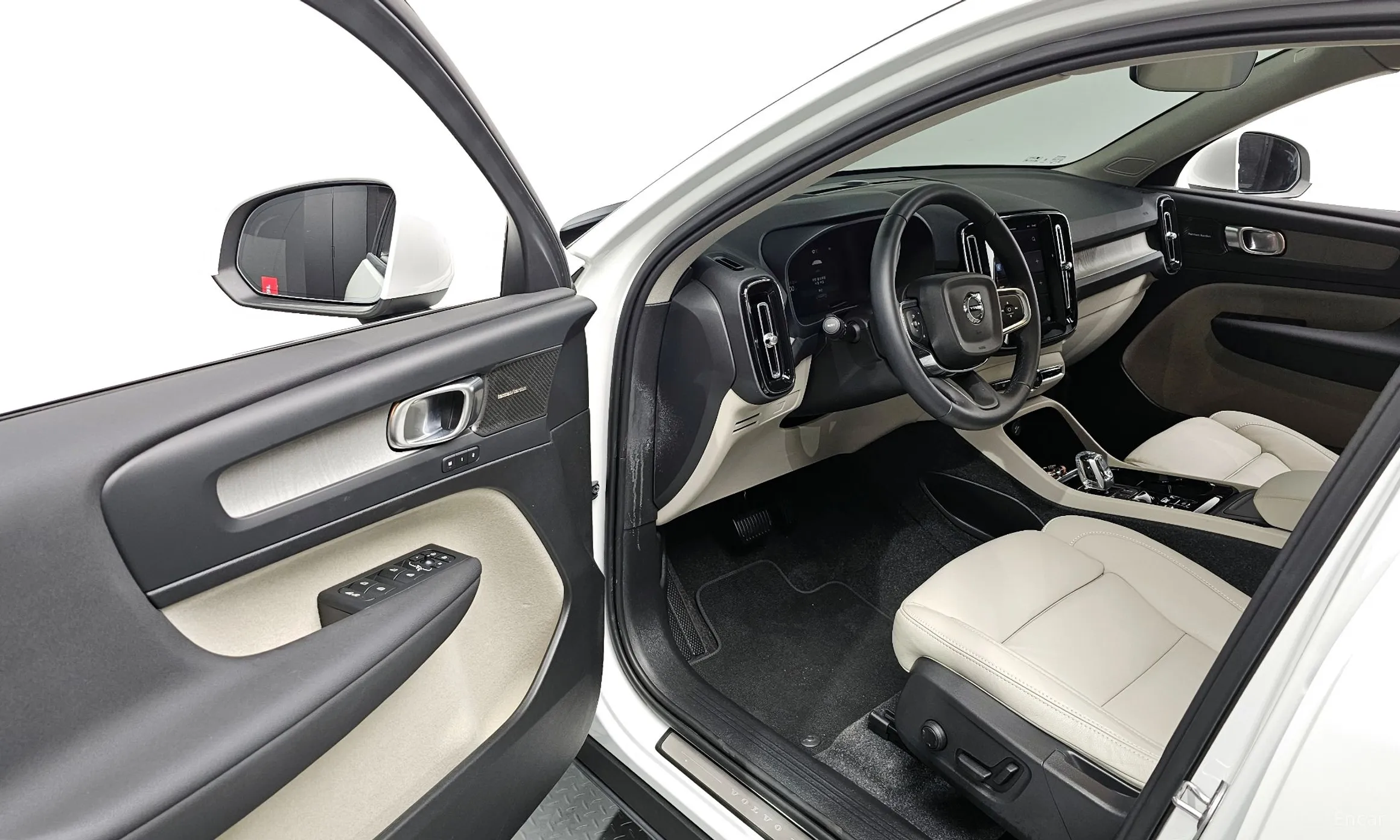 Volvo XC40 превью 10