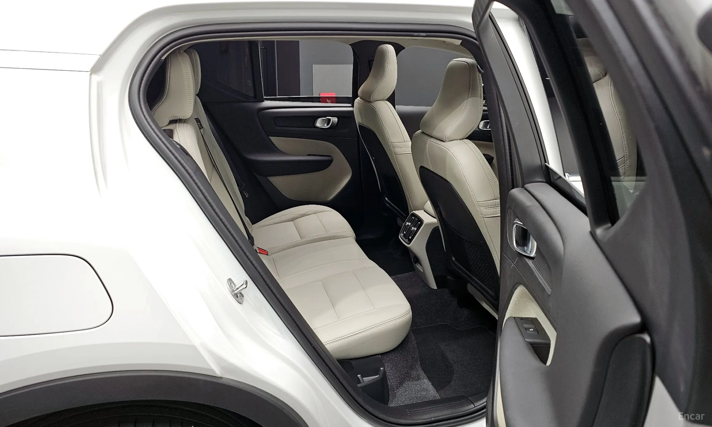 Volvo XC40 превью 12