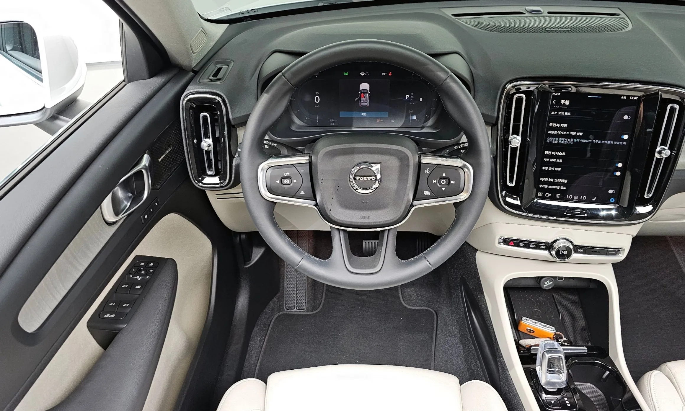 Volvo XC40 превью 13