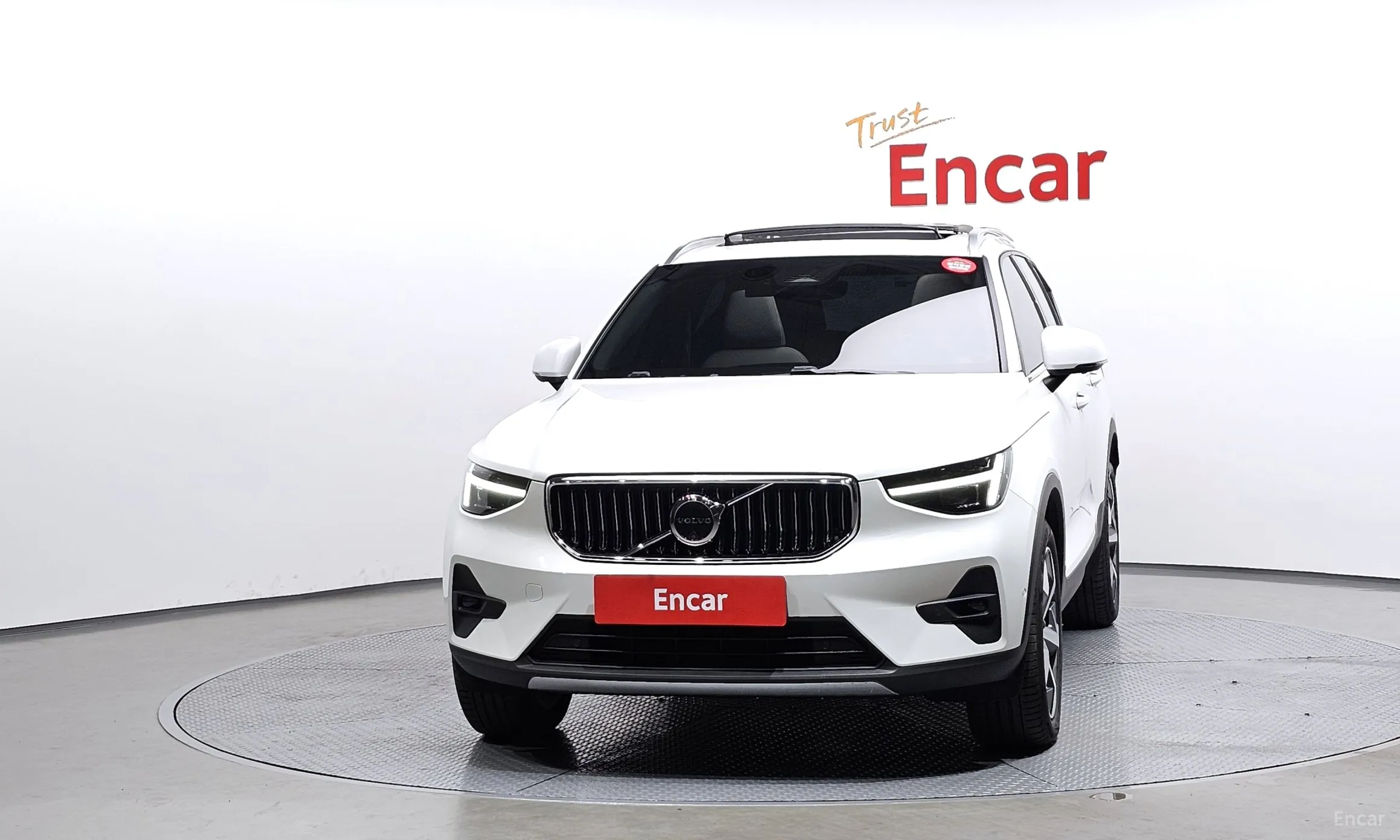 Volvo XC40 превью 3