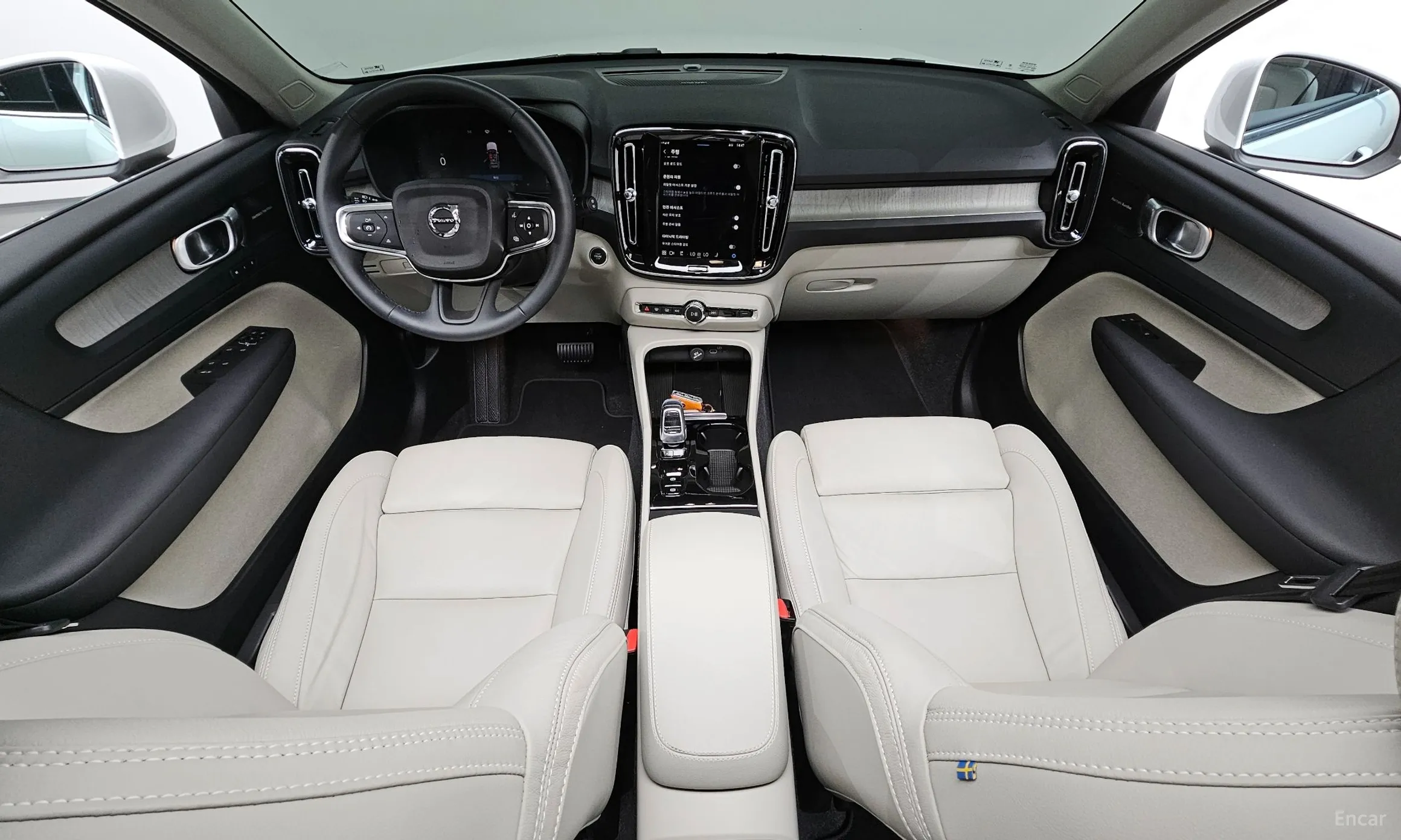 Volvo XC40 превью 7