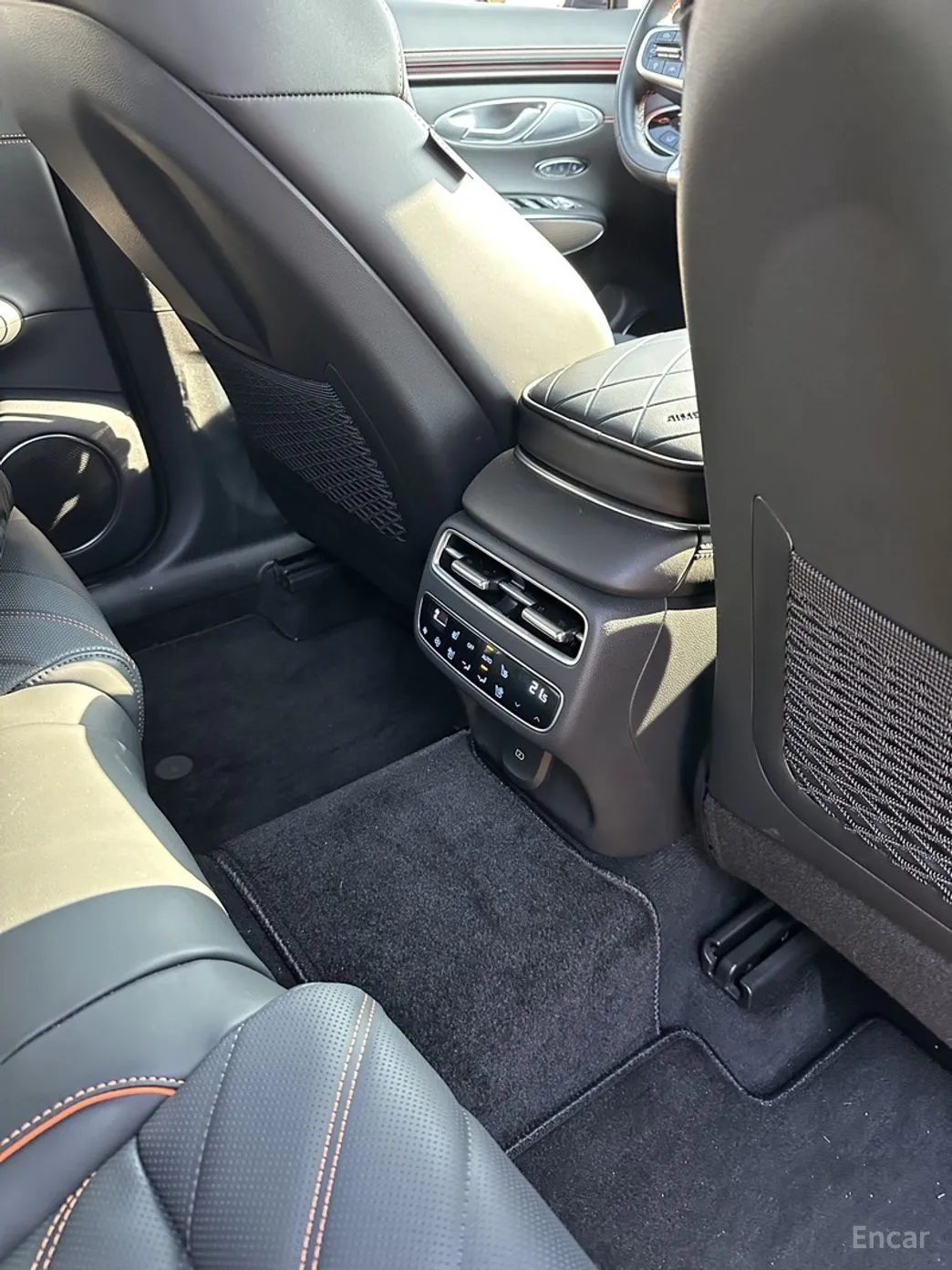 Genesis GV70 превью 9