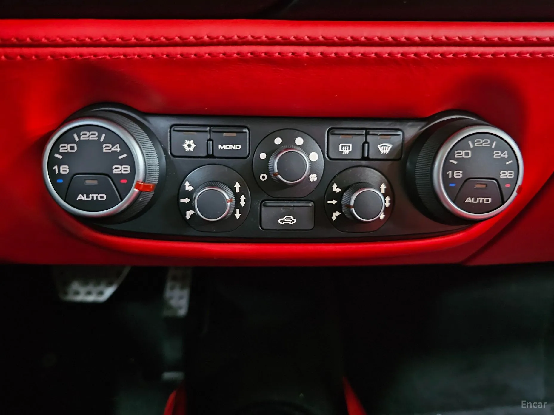 Ferrari 488 GTB превью 13