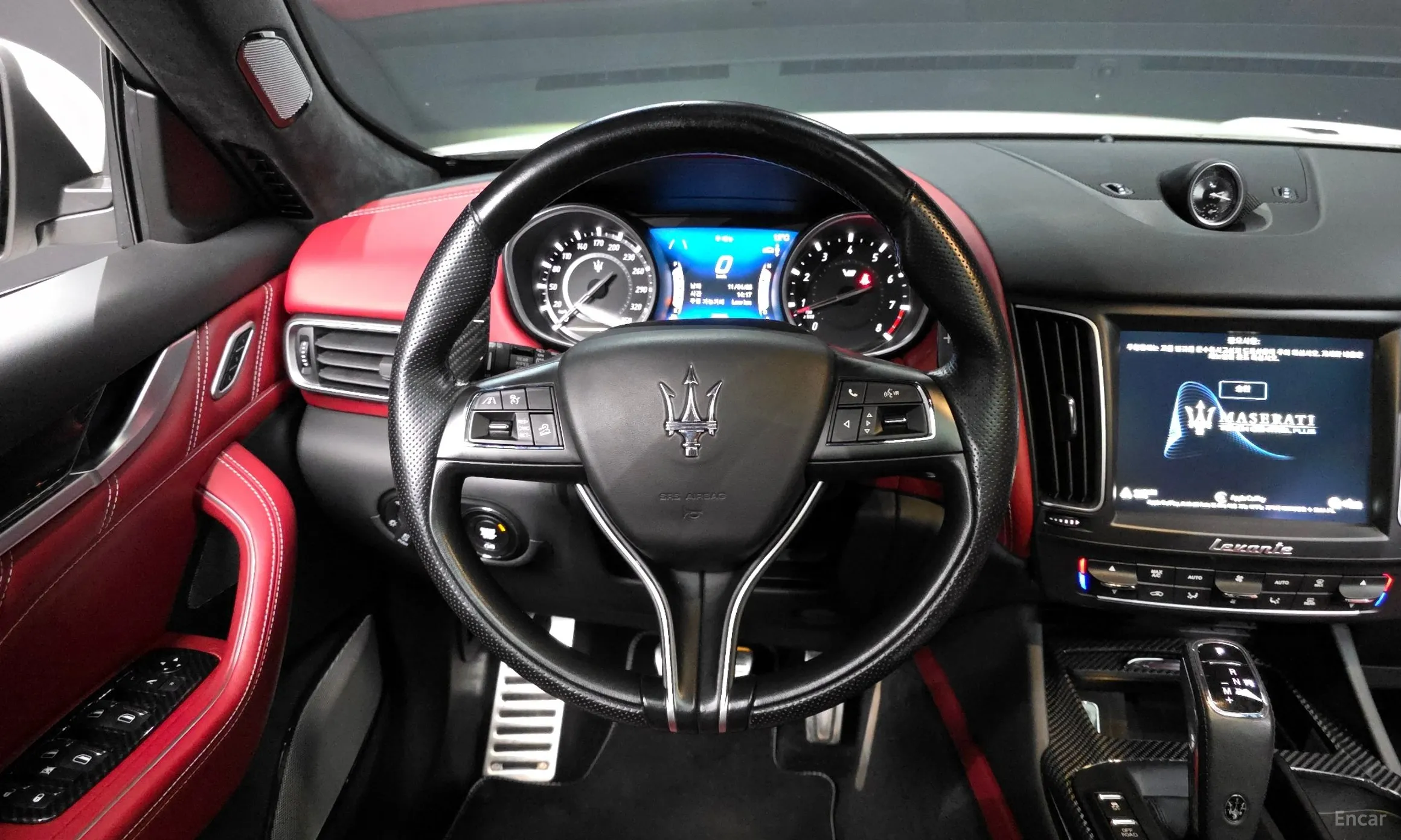 Maserati Levante превью 13
