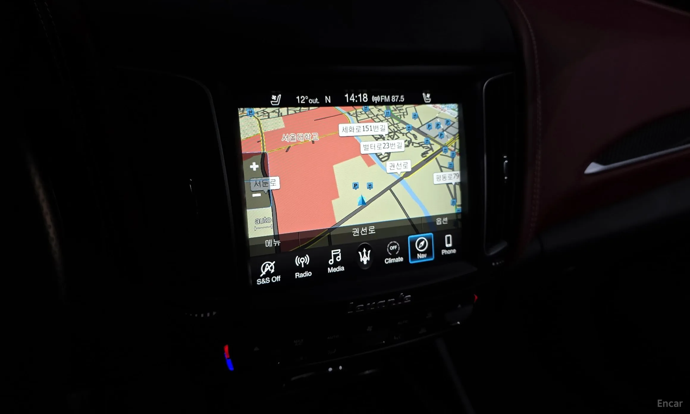 Maserati Levante превью 14
