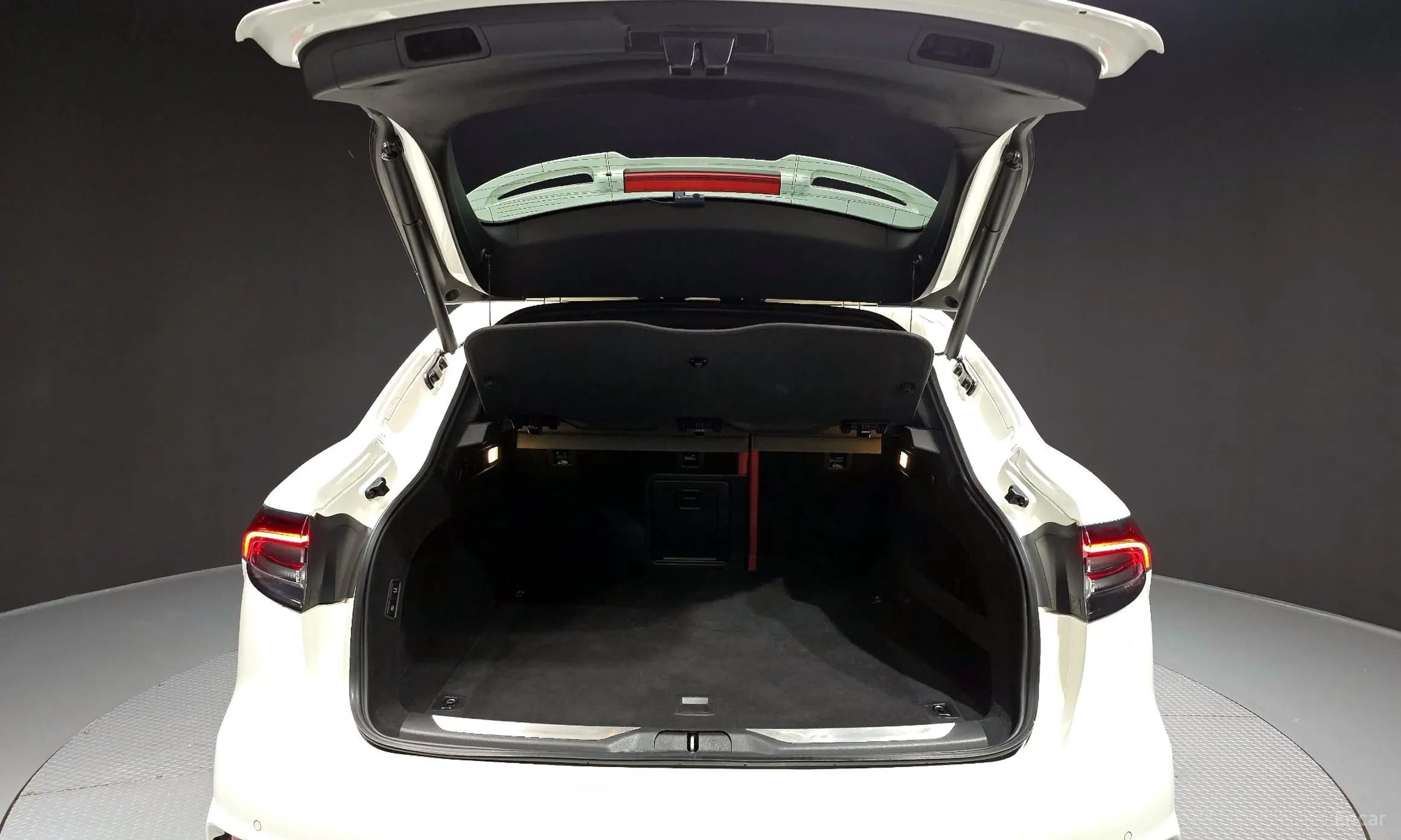Maserati Levante превью 20
