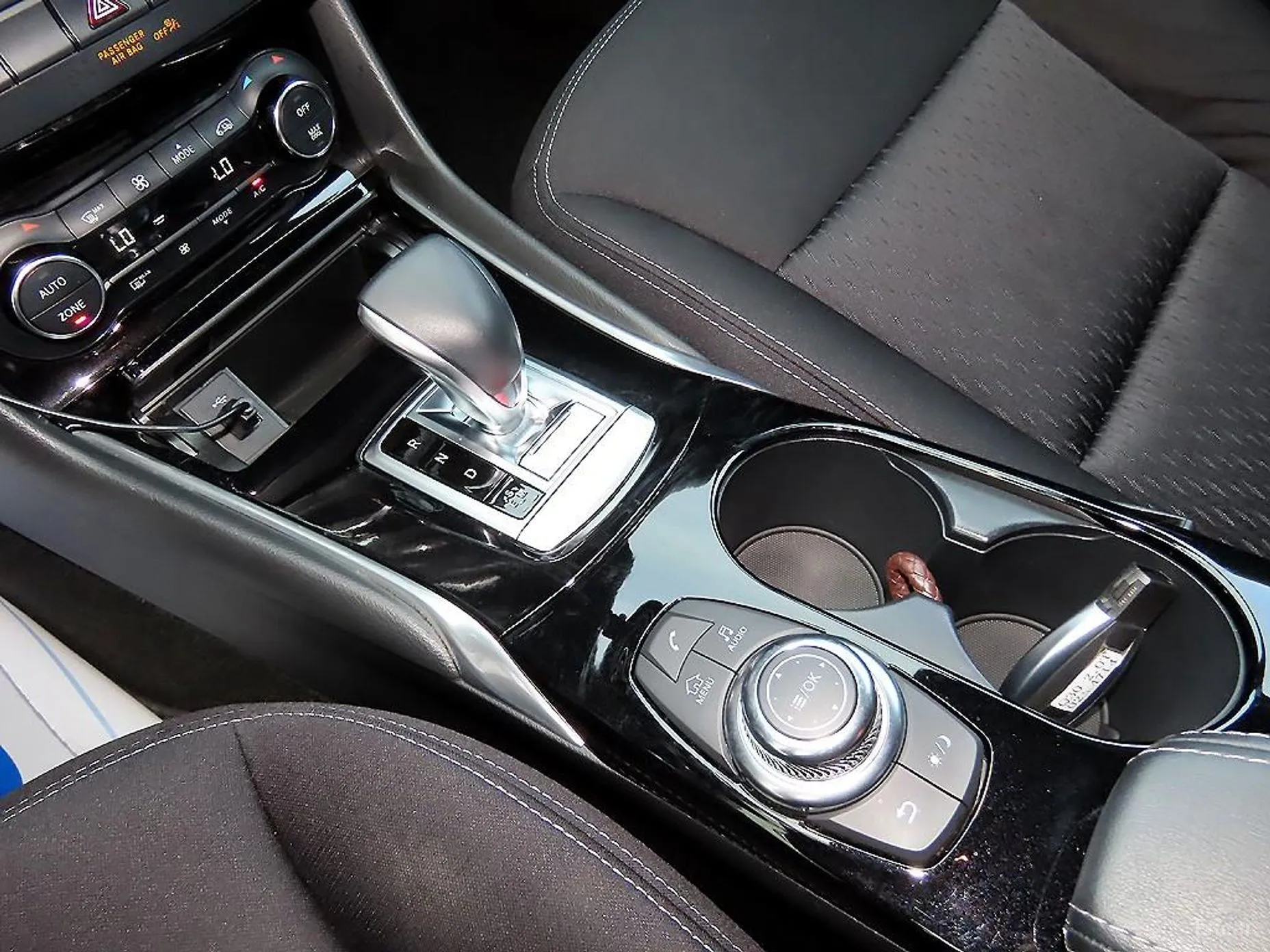 Infiniti Q30 превью 10