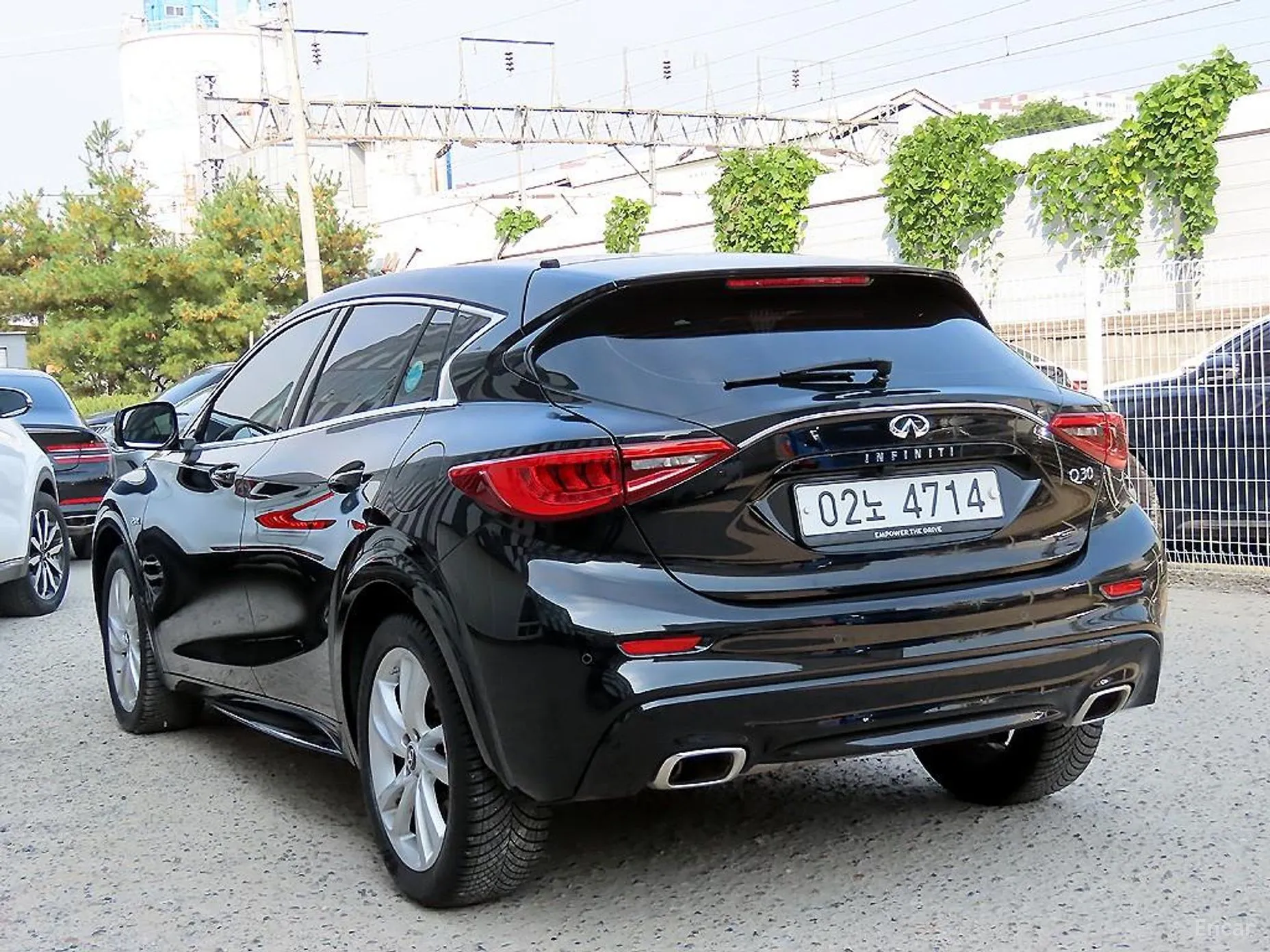 Infiniti Q30 превью 3