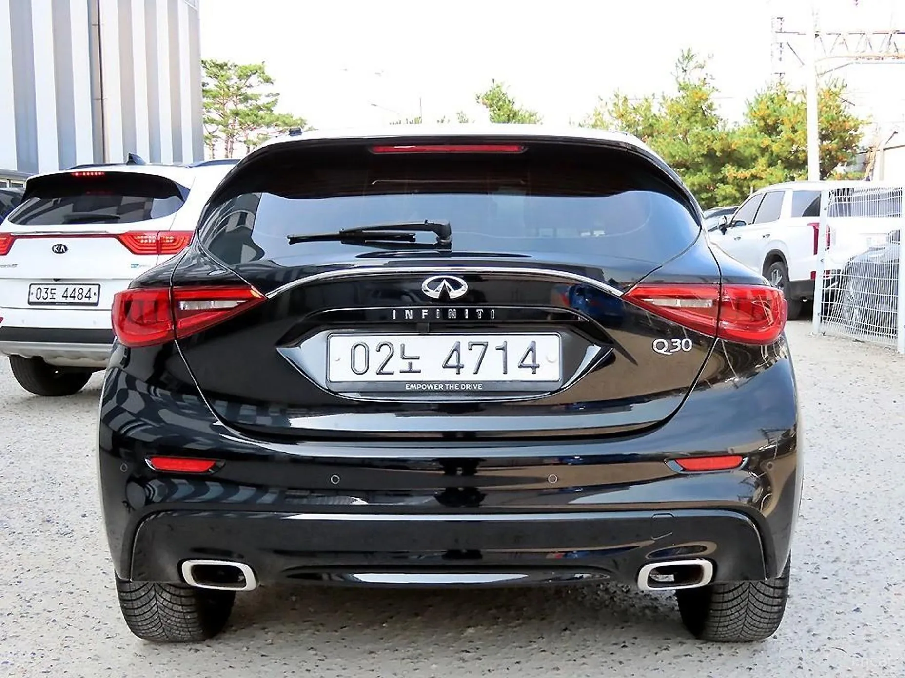 Infiniti Q30 превью 4