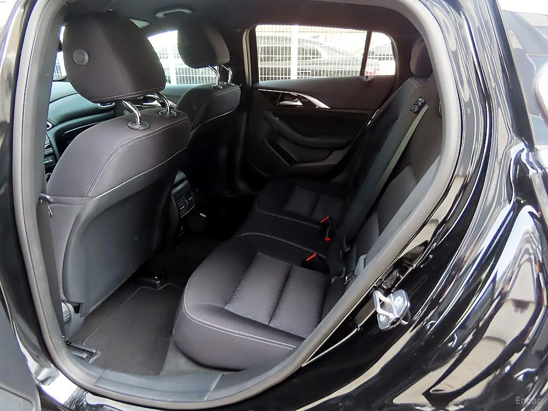 Infiniti Q30 превью 6