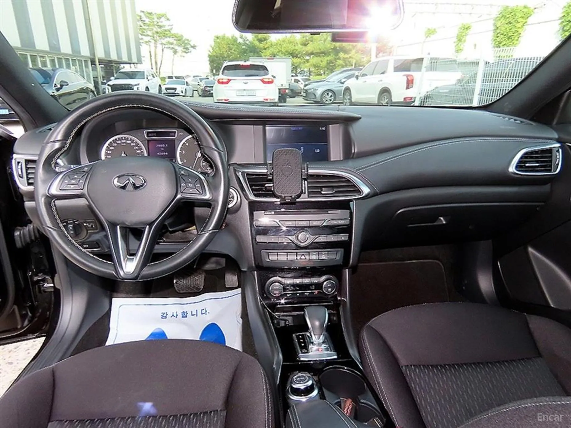 Infiniti Q30 превью 7