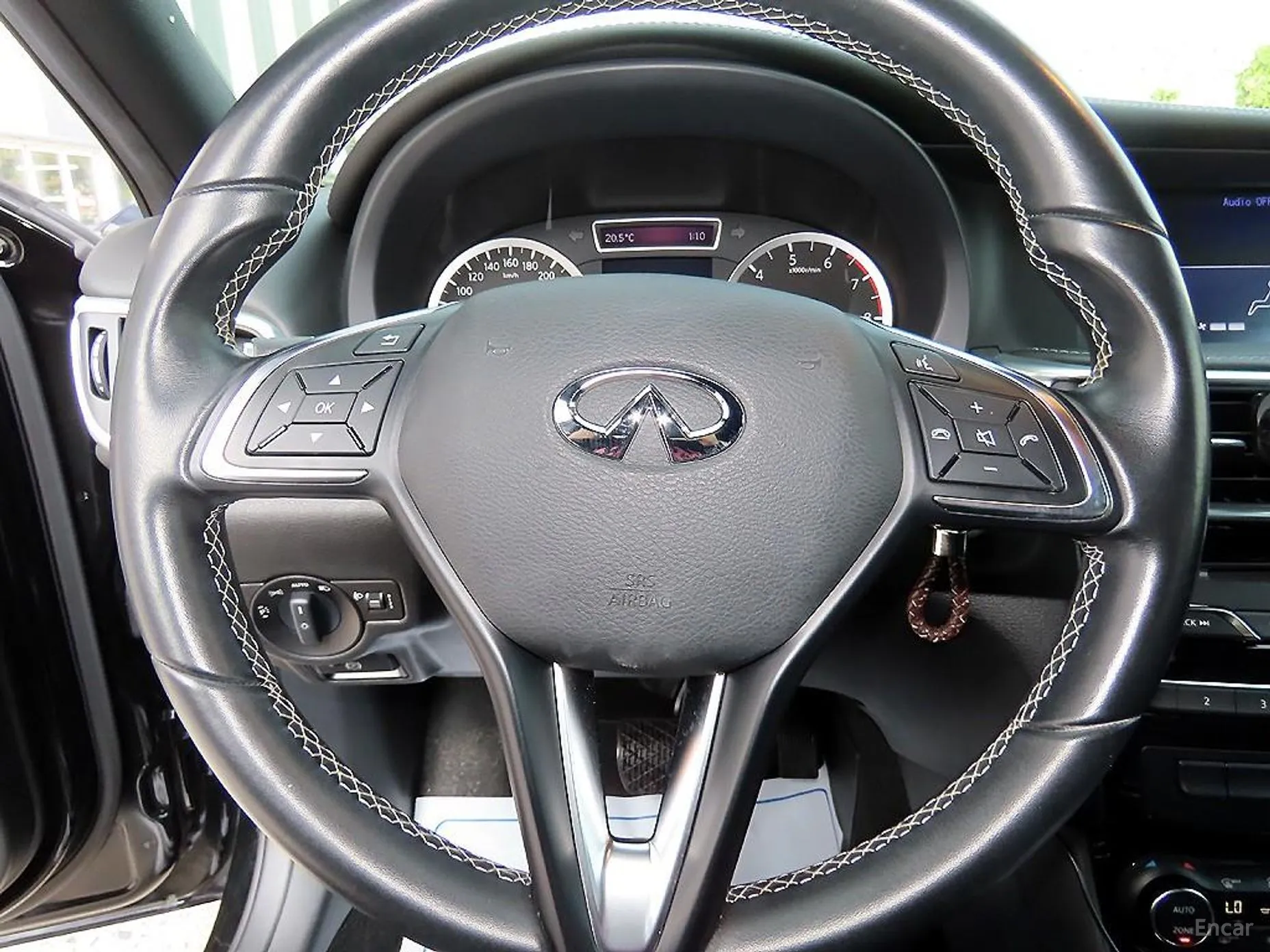 Infiniti Q30 превью 8