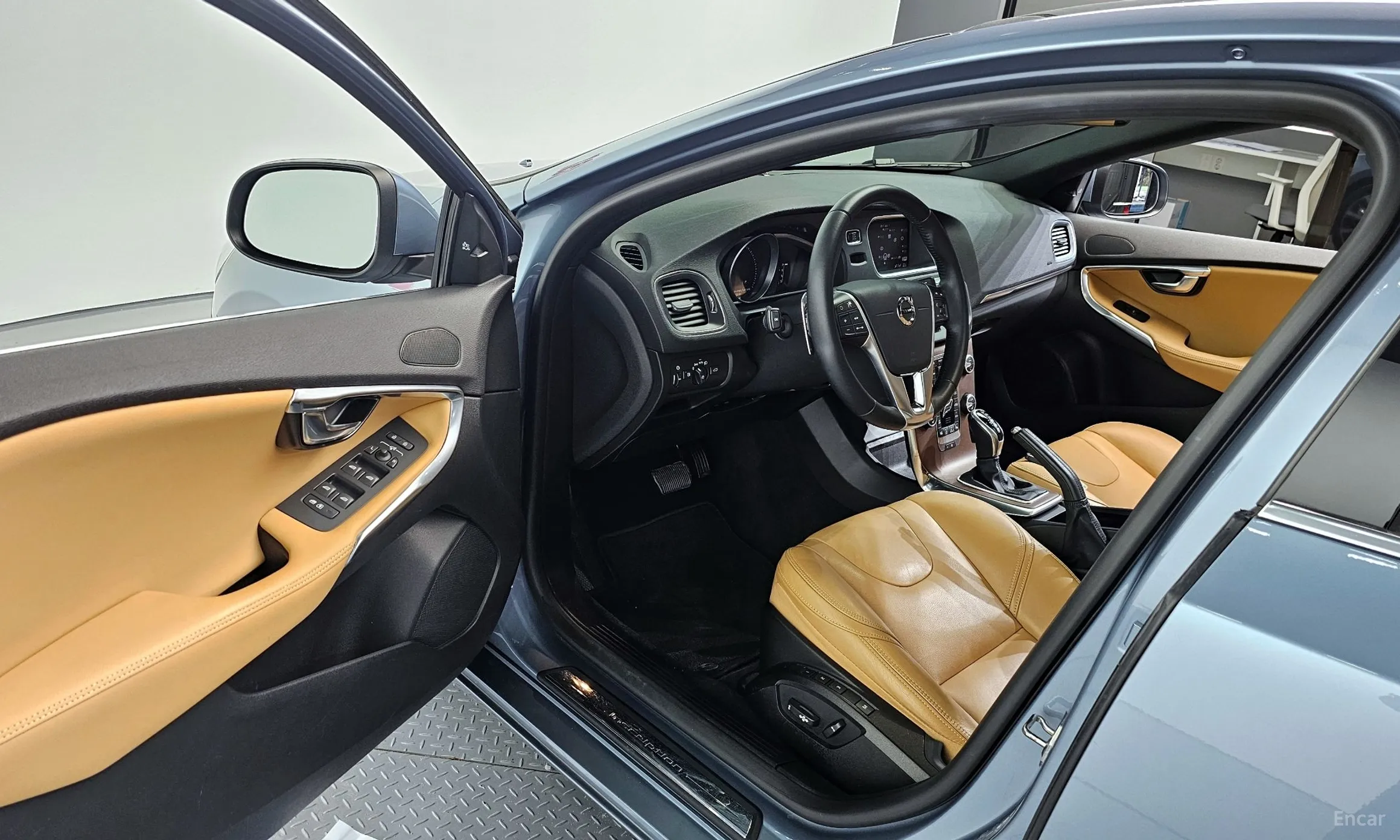 Volvo V40 превью 11