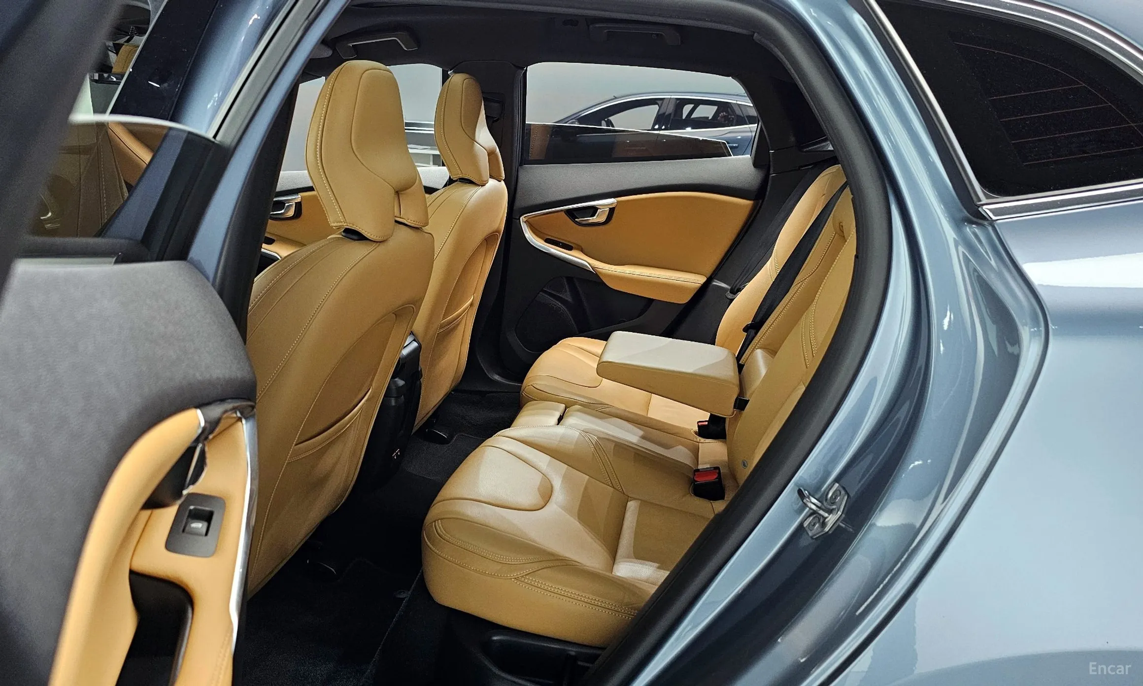 Volvo V40 превью 12