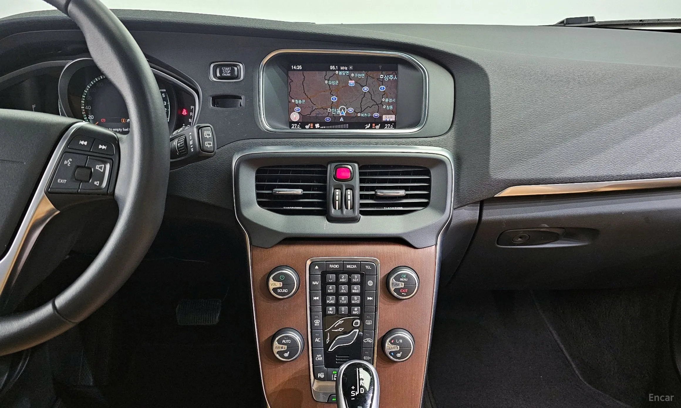 Volvo V40 превью 16