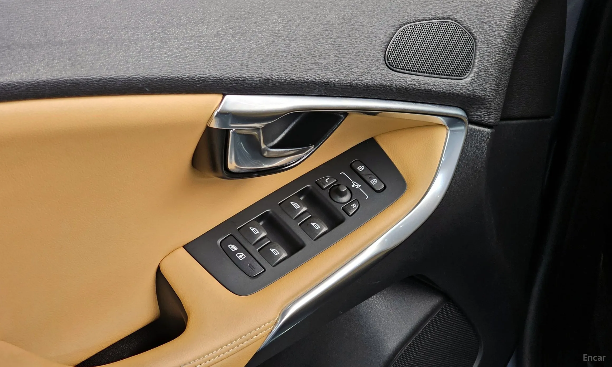 Volvo V40 превью 18