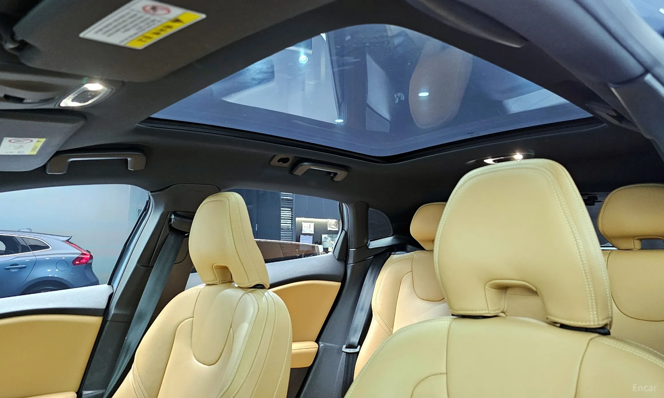 Volvo V40 превью 20