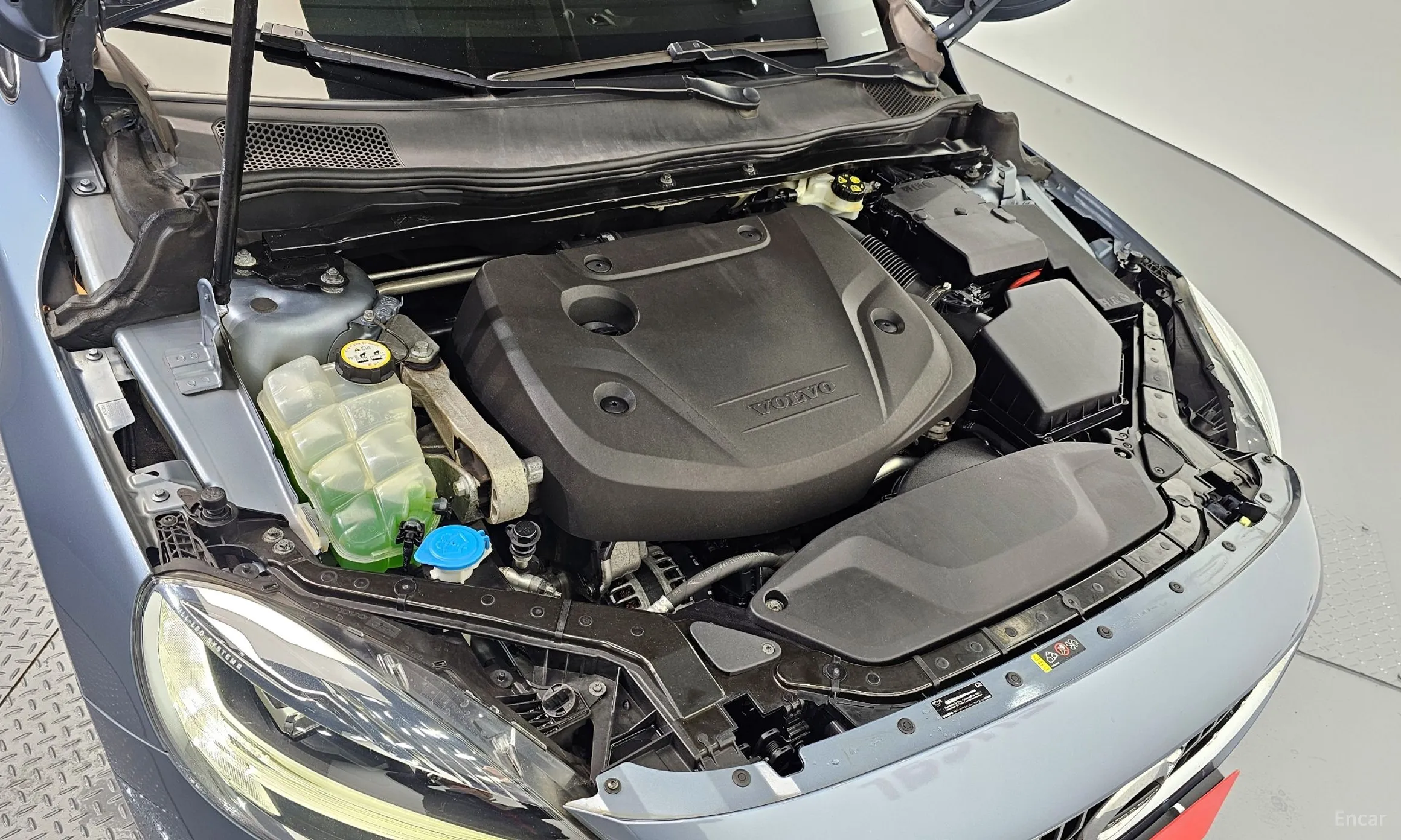 Volvo V40 превью 6