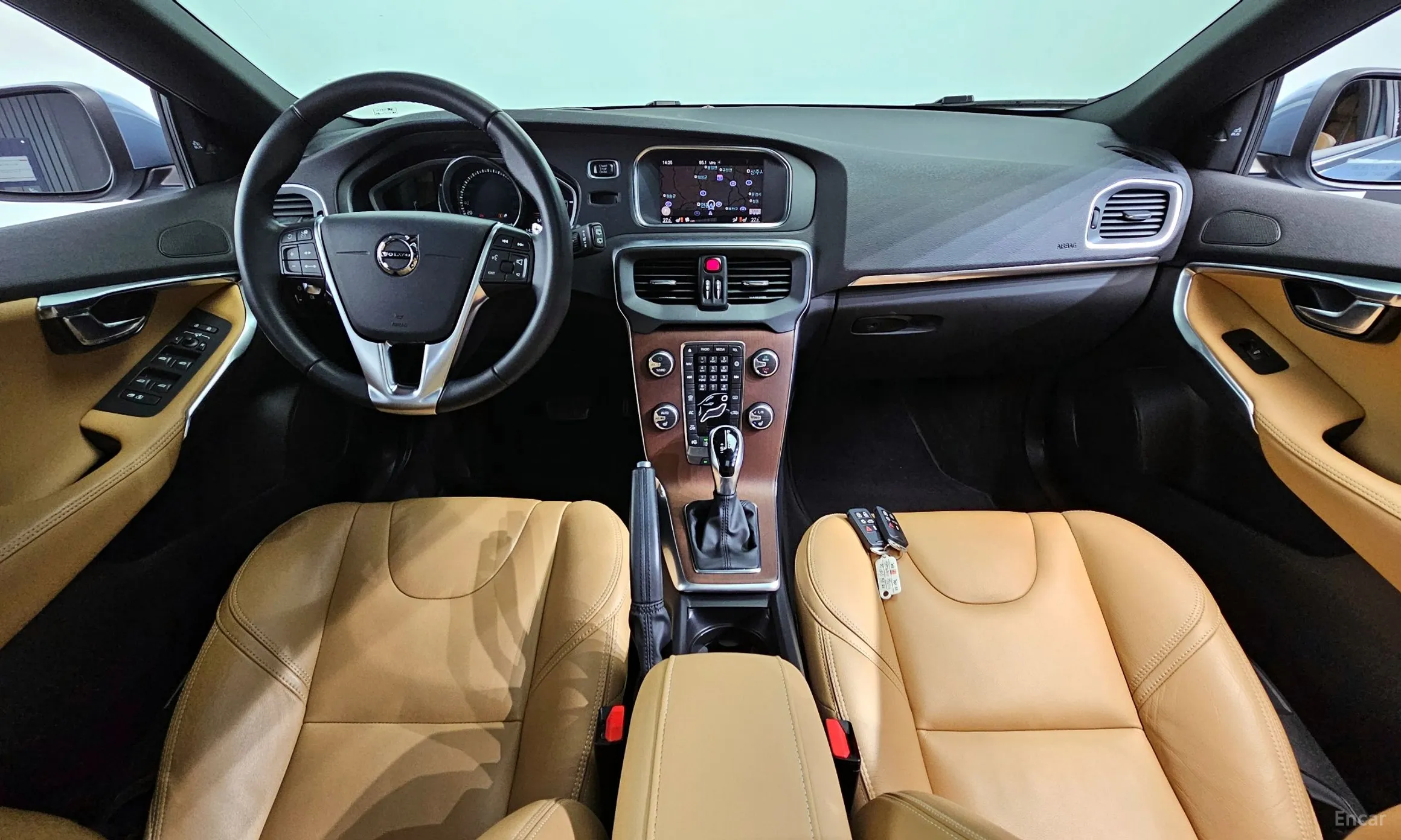 Volvo V40 превью 7