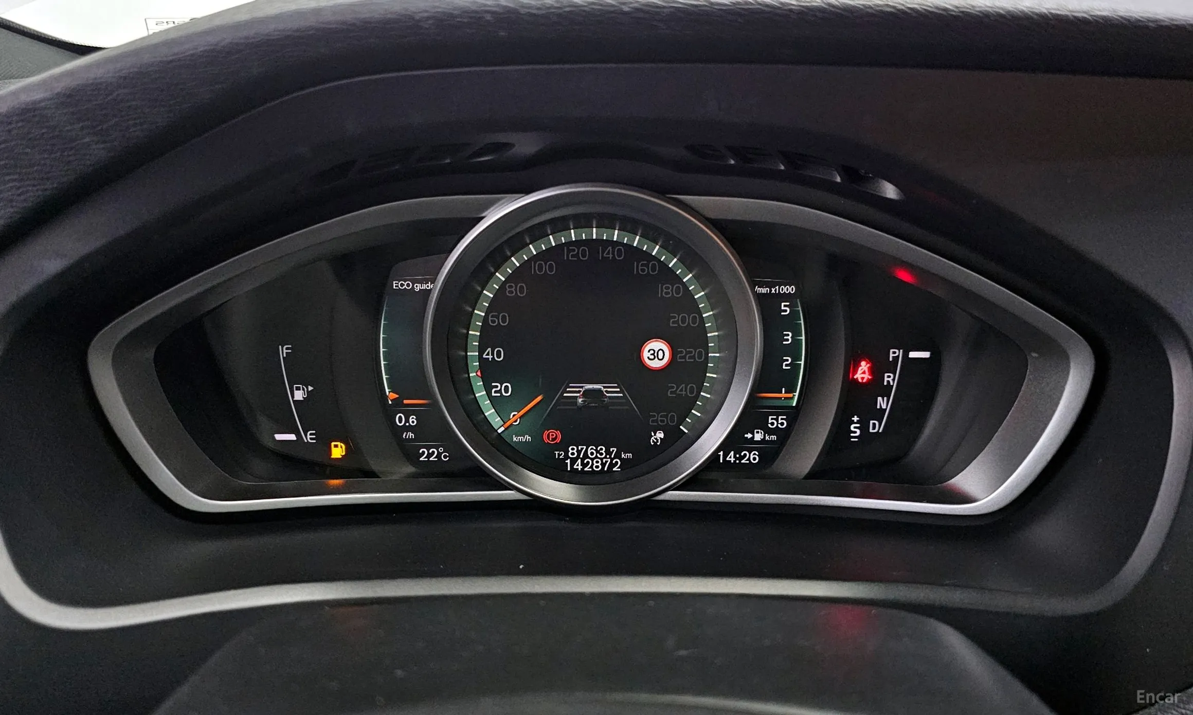 Volvo V40 превью 8