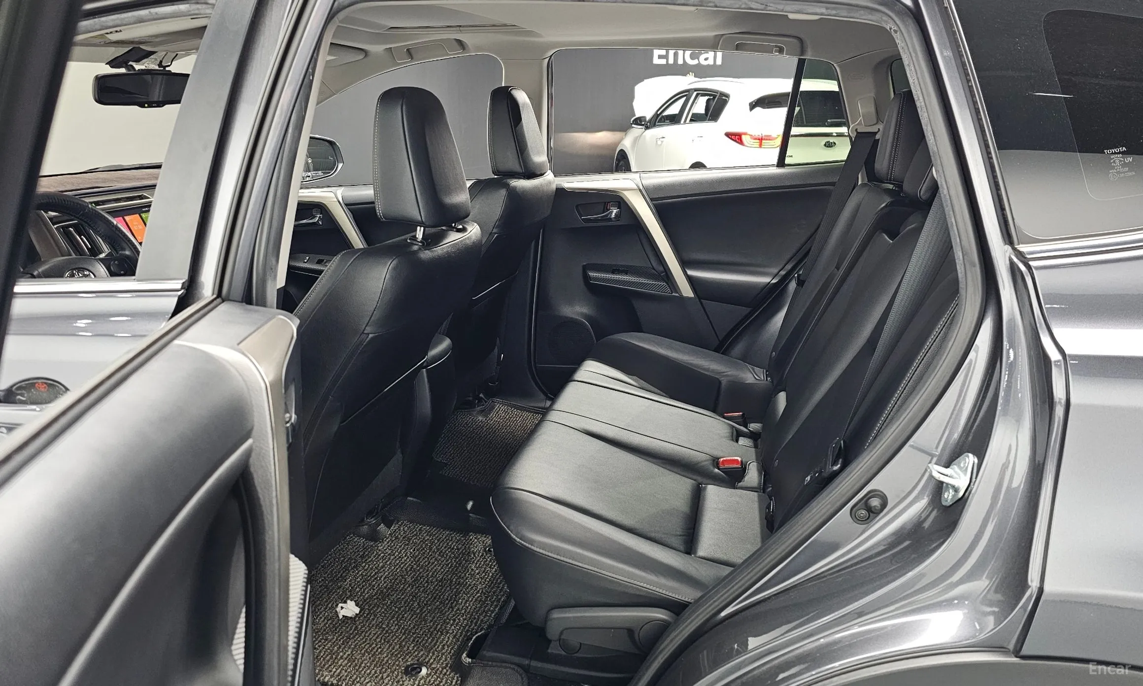Toyota RAV4 превью 11