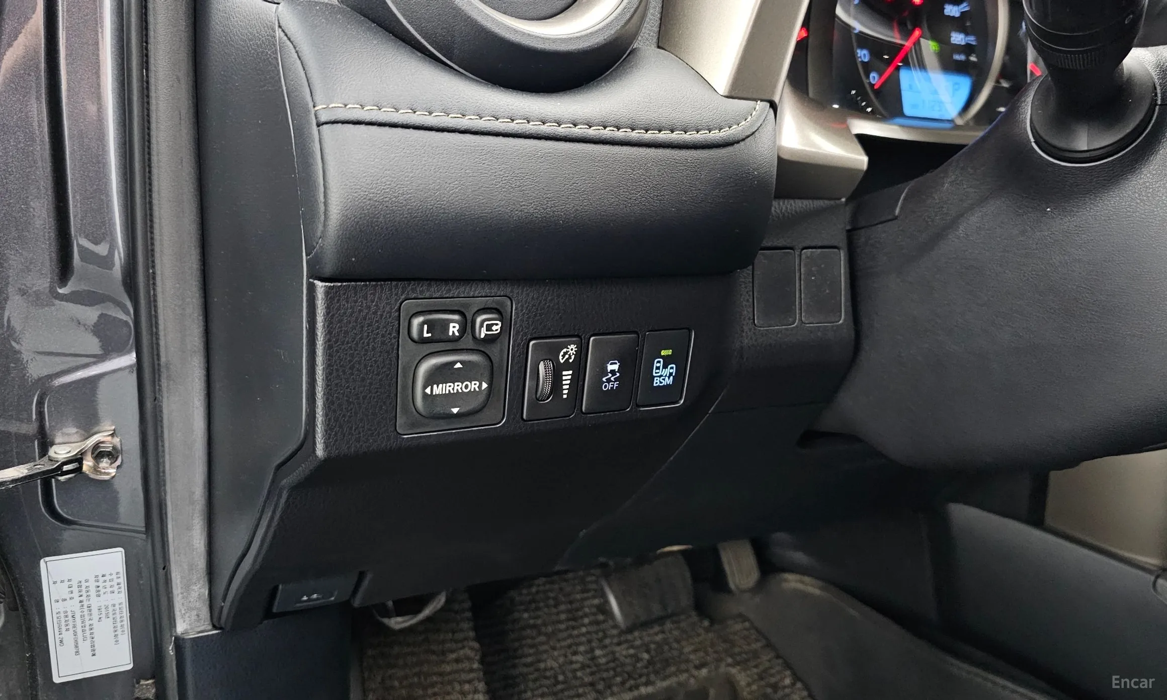 Toyota RAV4 превью 17