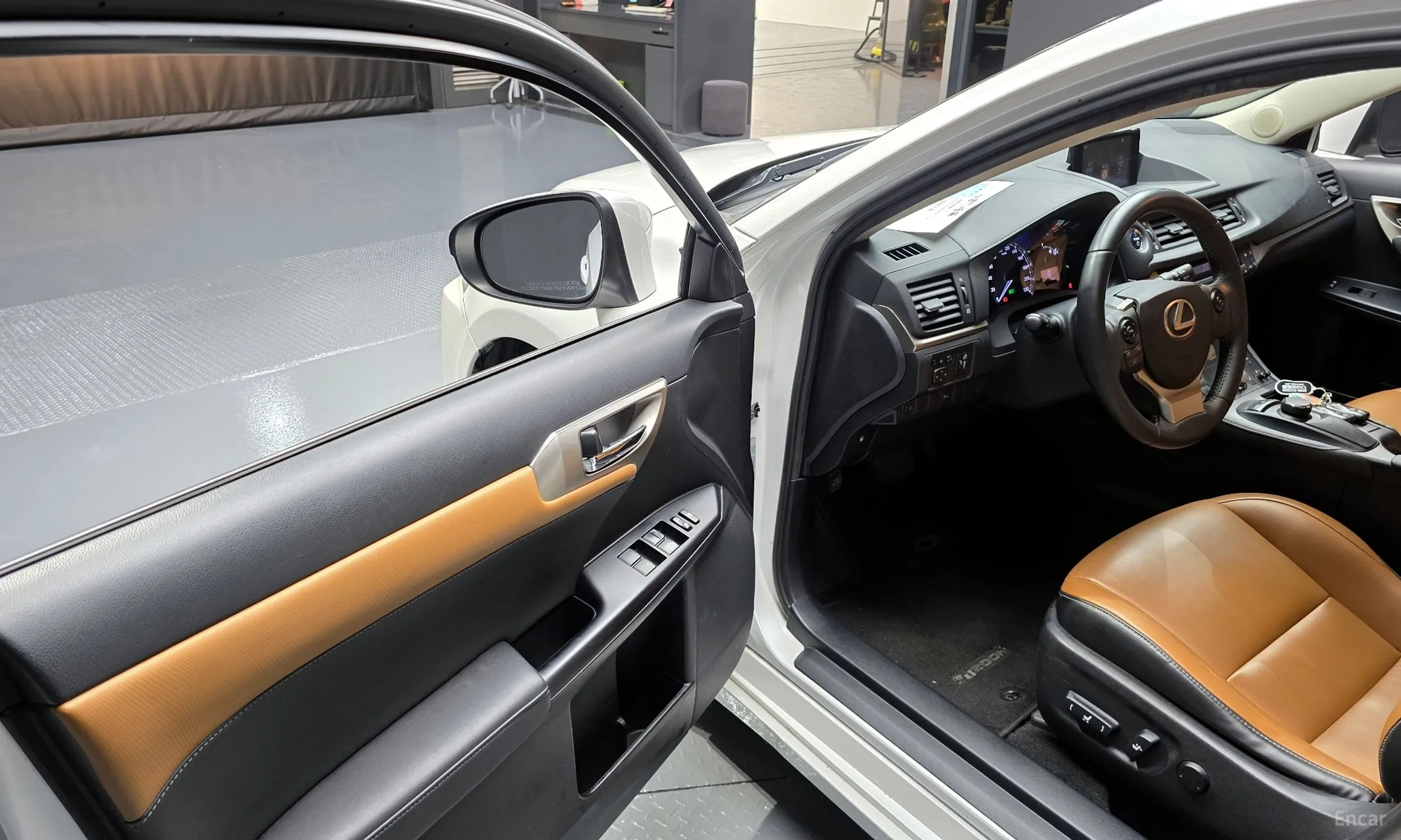 Lexus CT200h превью 11
