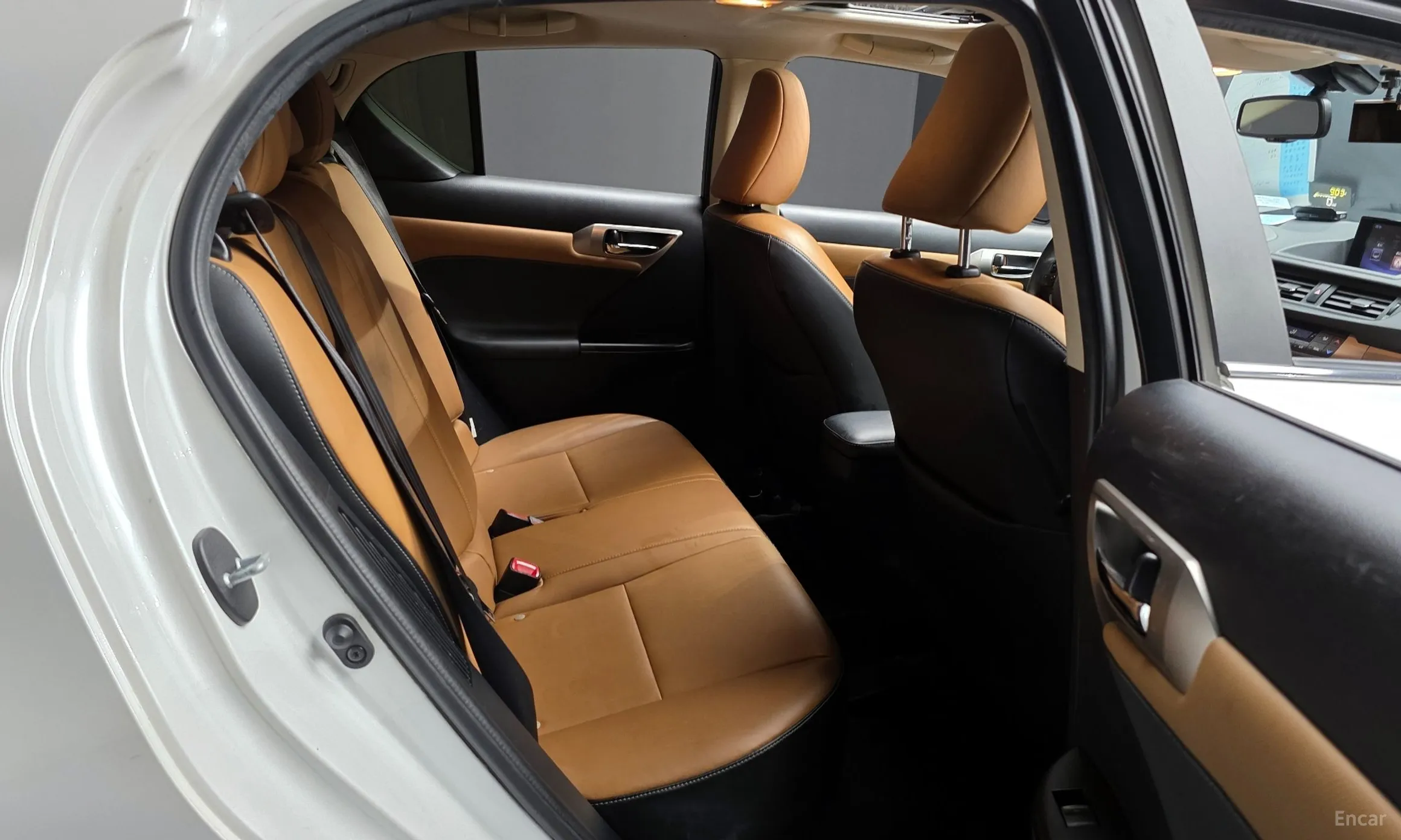 Lexus CT200h превью 12