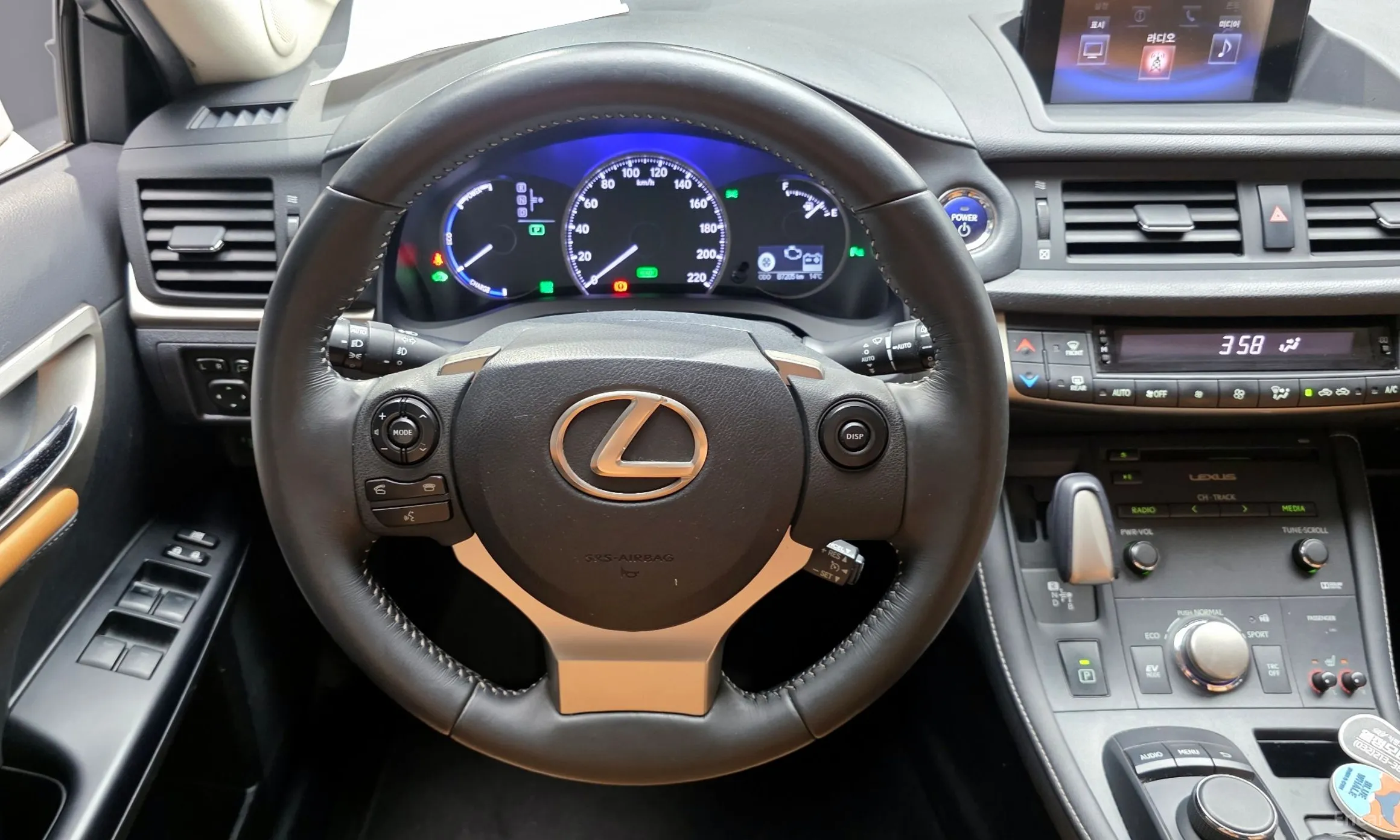 Lexus CT200h превью 13