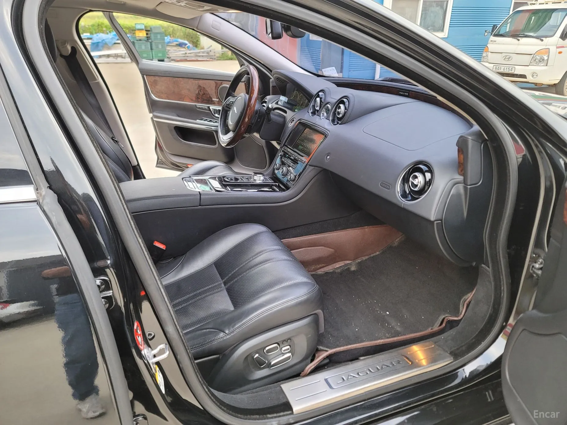 Jaguar All New XJ превью 13