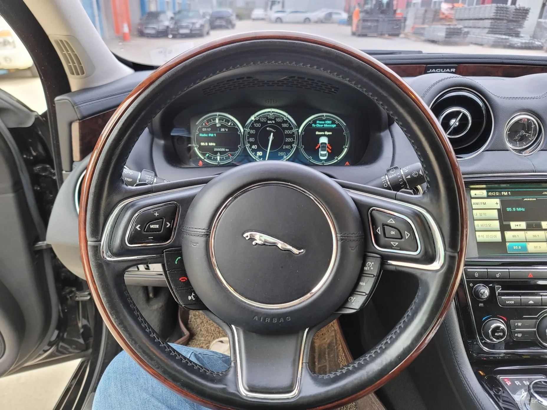 Jaguar All New XJ превью 15