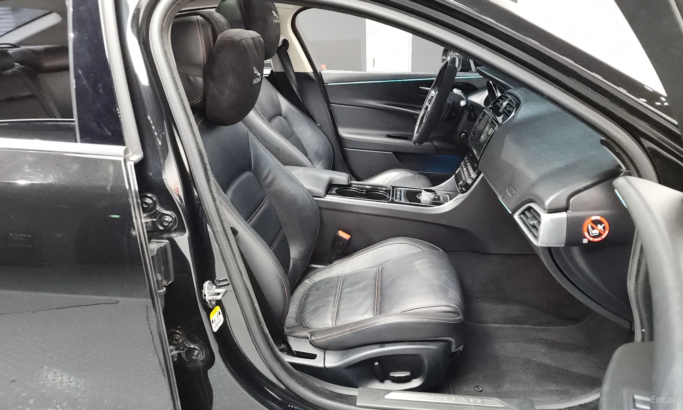 Jaguar XE превью 11