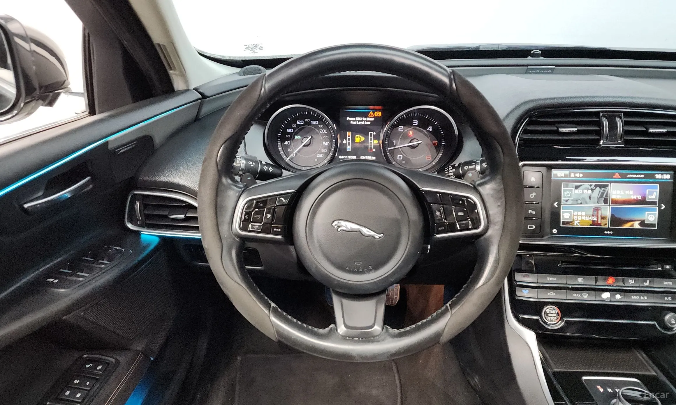 Jaguar XE превью 13