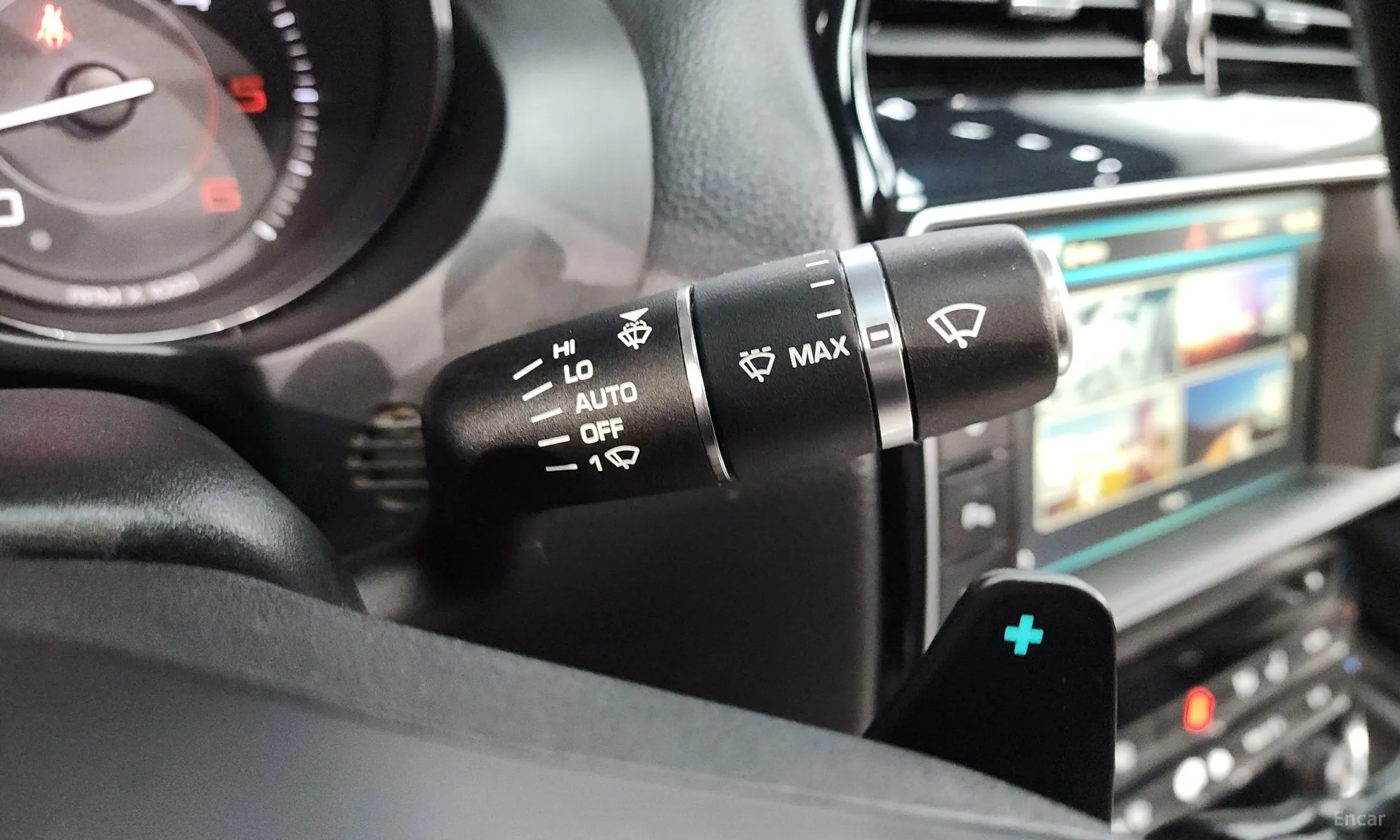 Jaguar XE превью 18