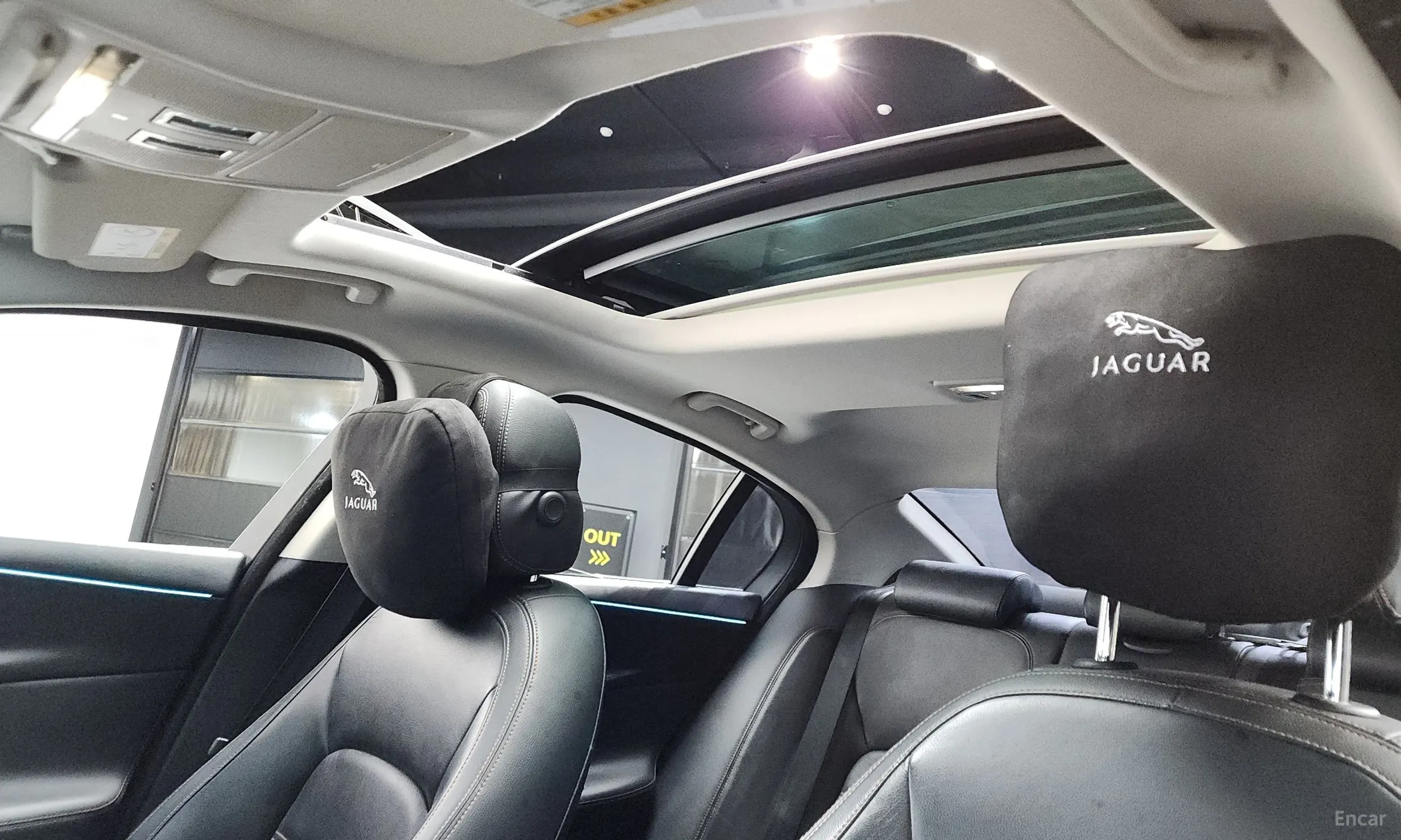 Jaguar XE превью 19
