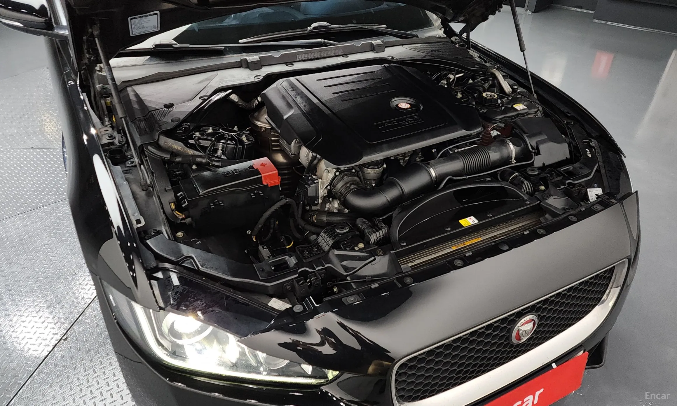 Jaguar XE превью 6
