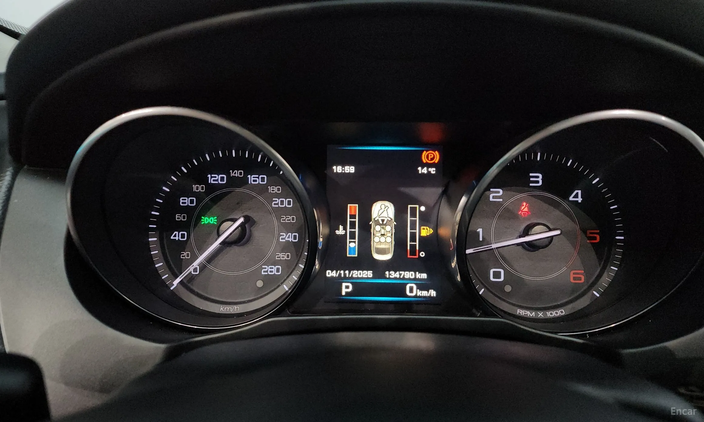 Jaguar XE превью 8
