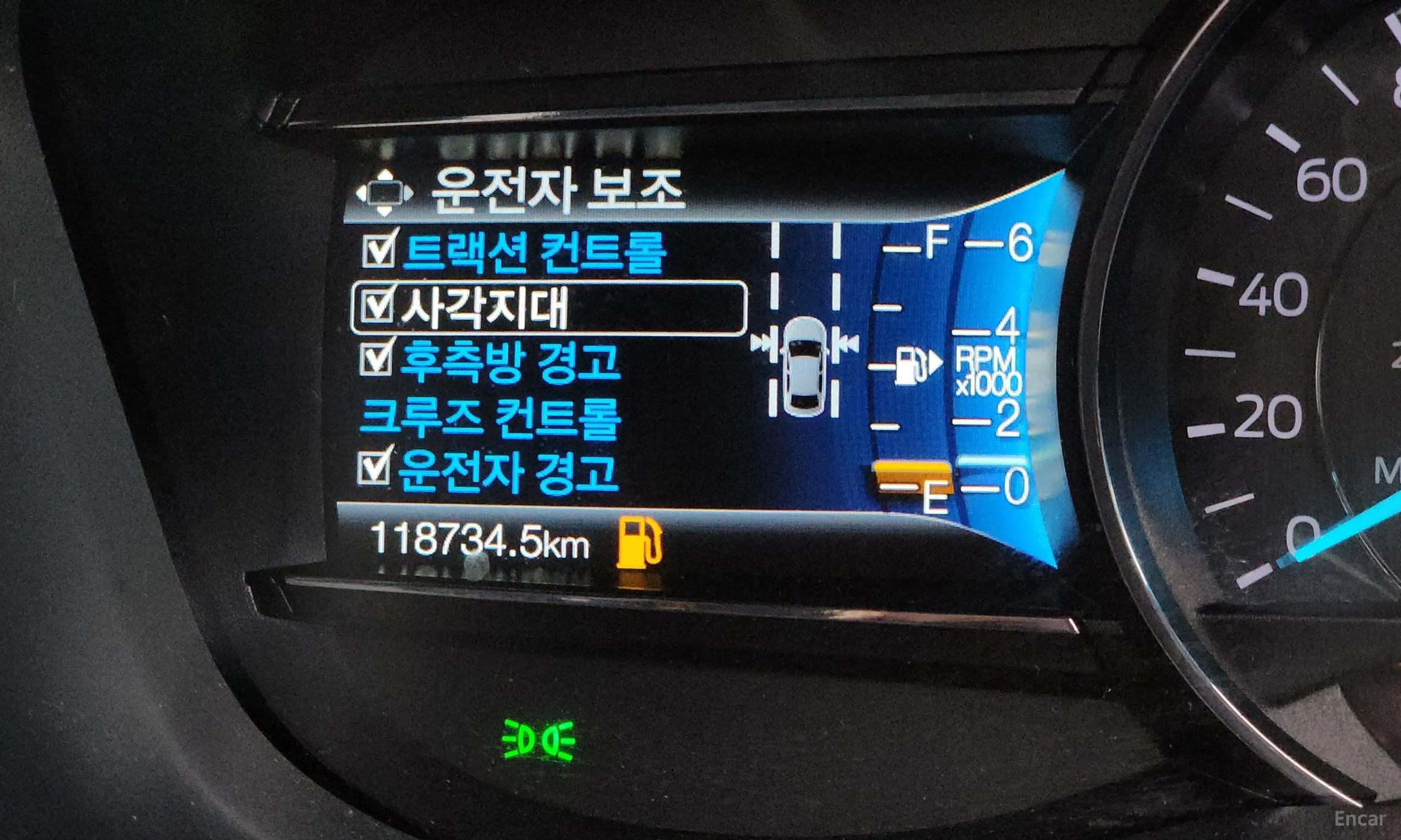 Ford Explorer превью 16