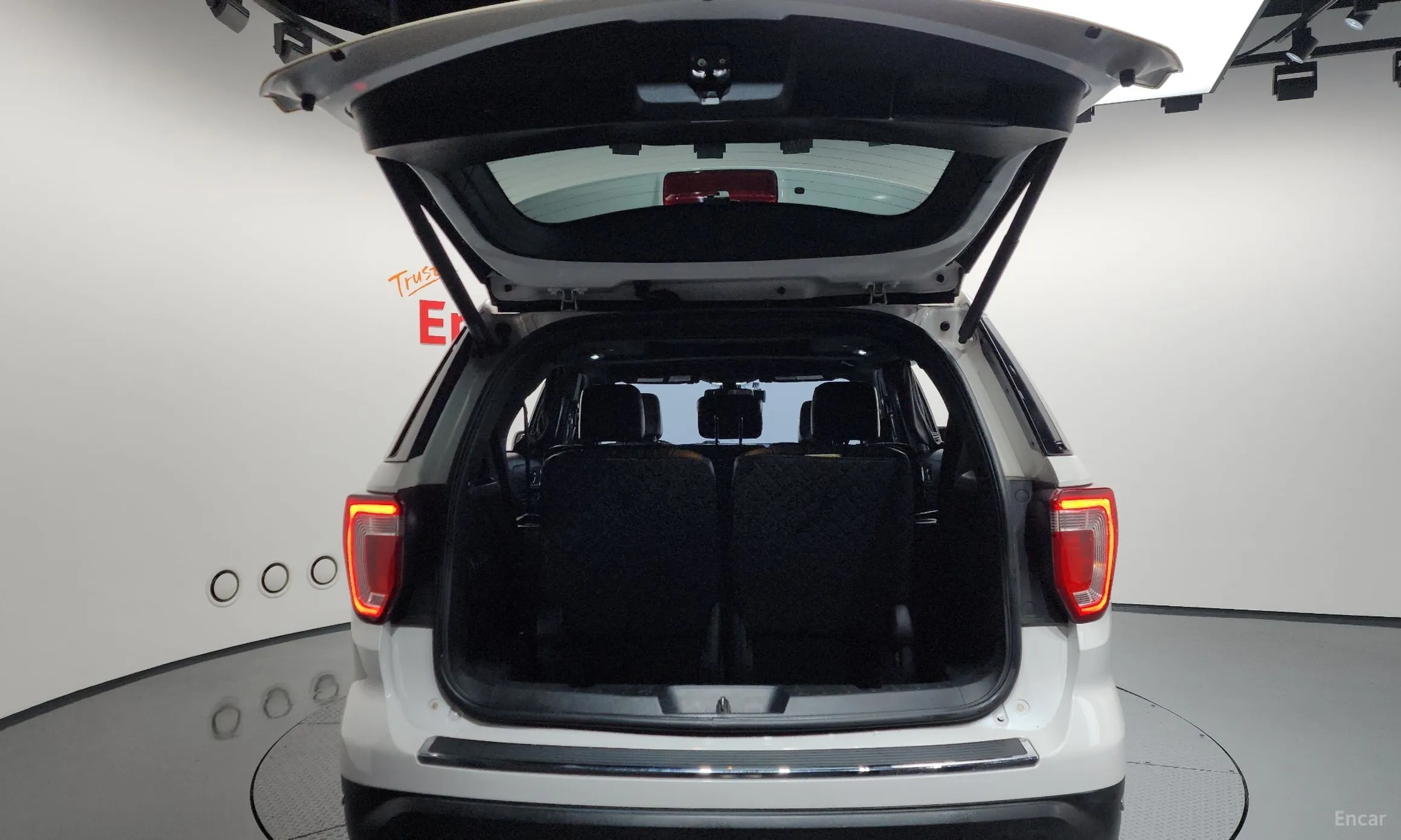 Ford Explorer превью 20