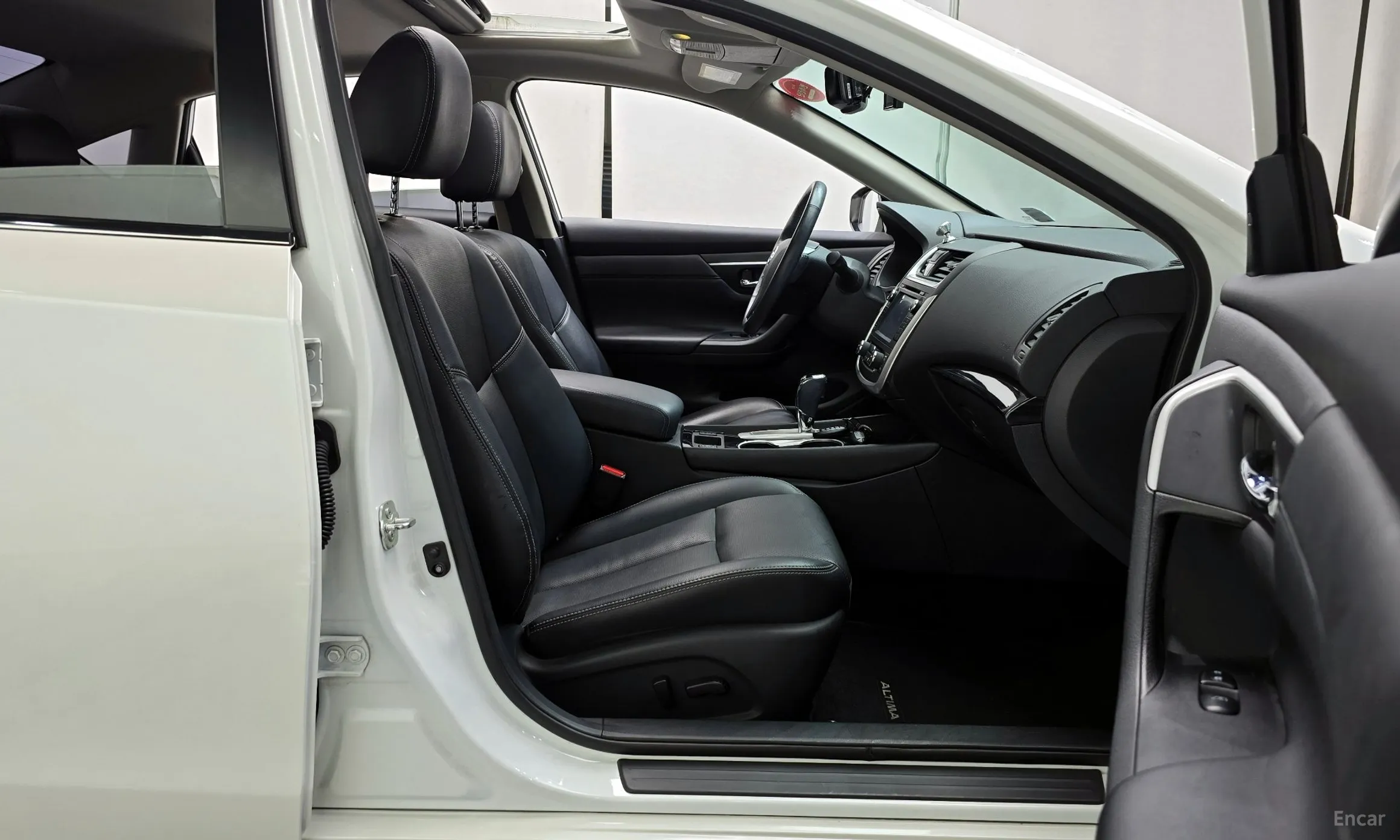 Nissan Altima превью 10