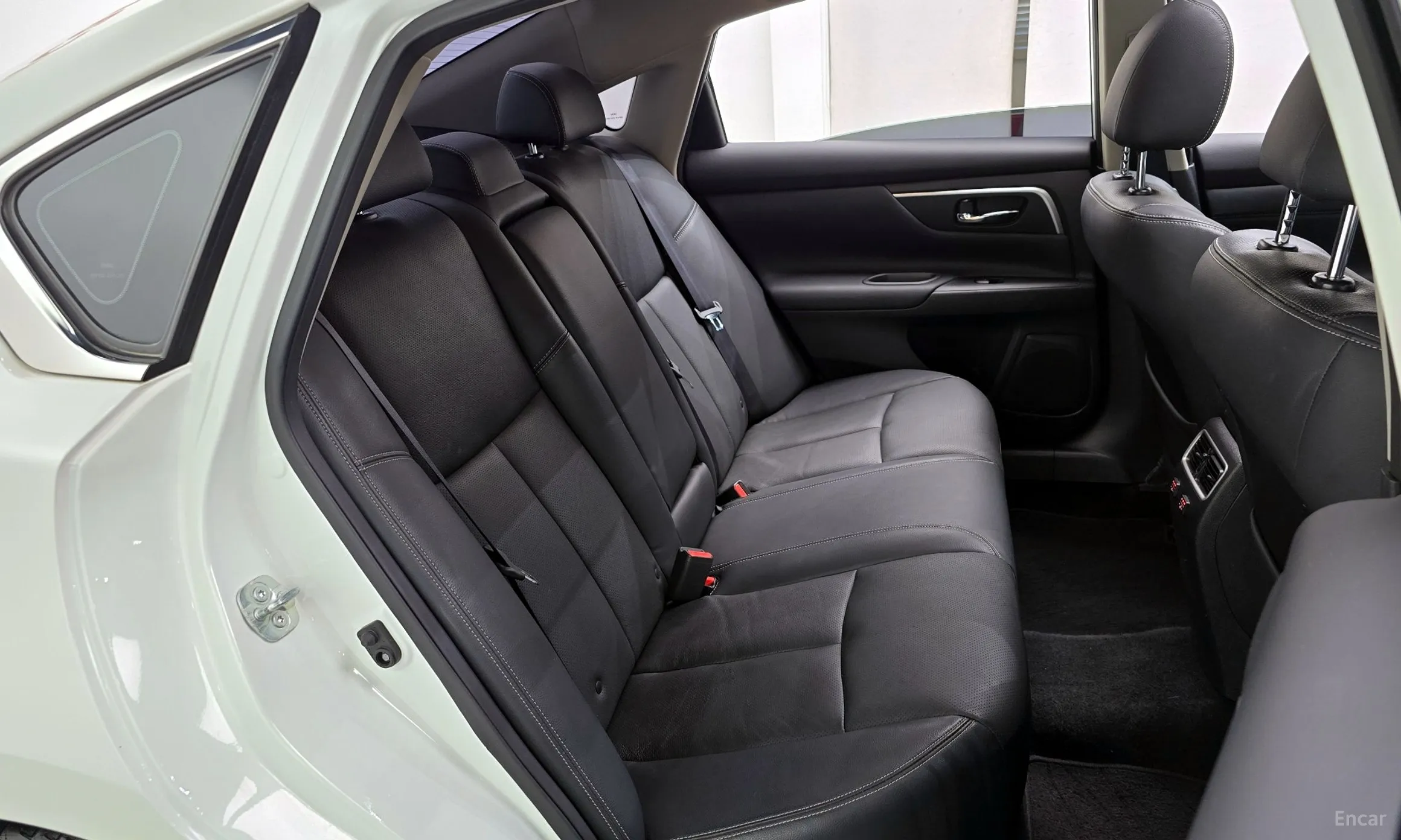 Nissan Altima превью 12