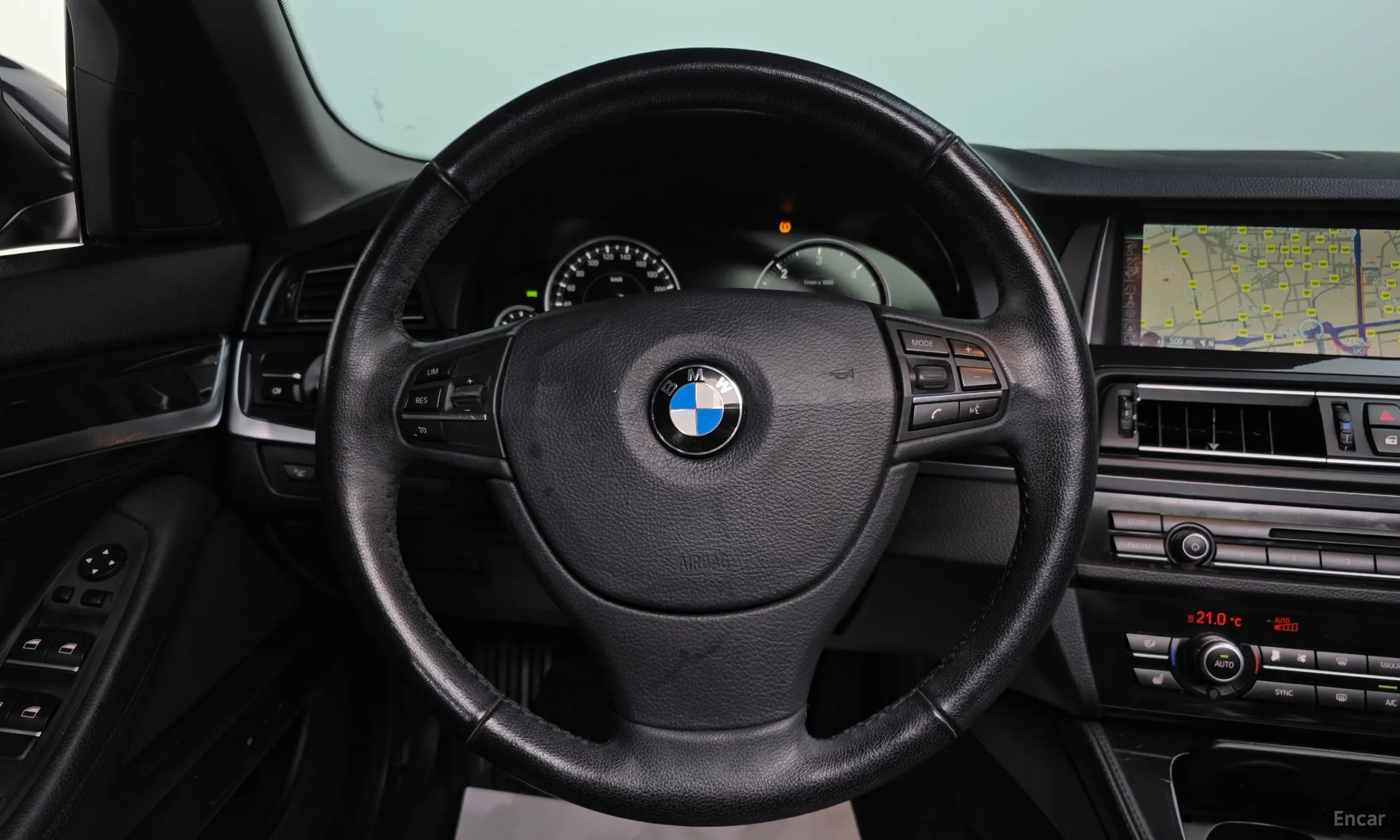 BMW 5 Series (F10) превью 13