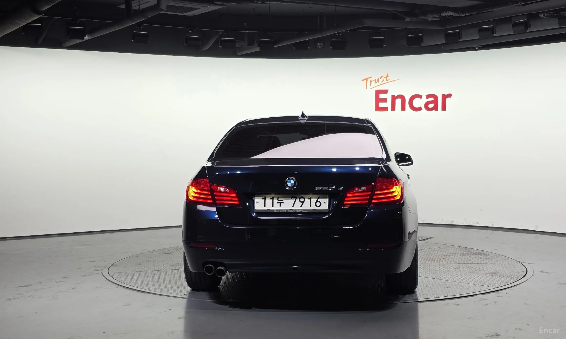 BMW 5 Series (F10) превью 4