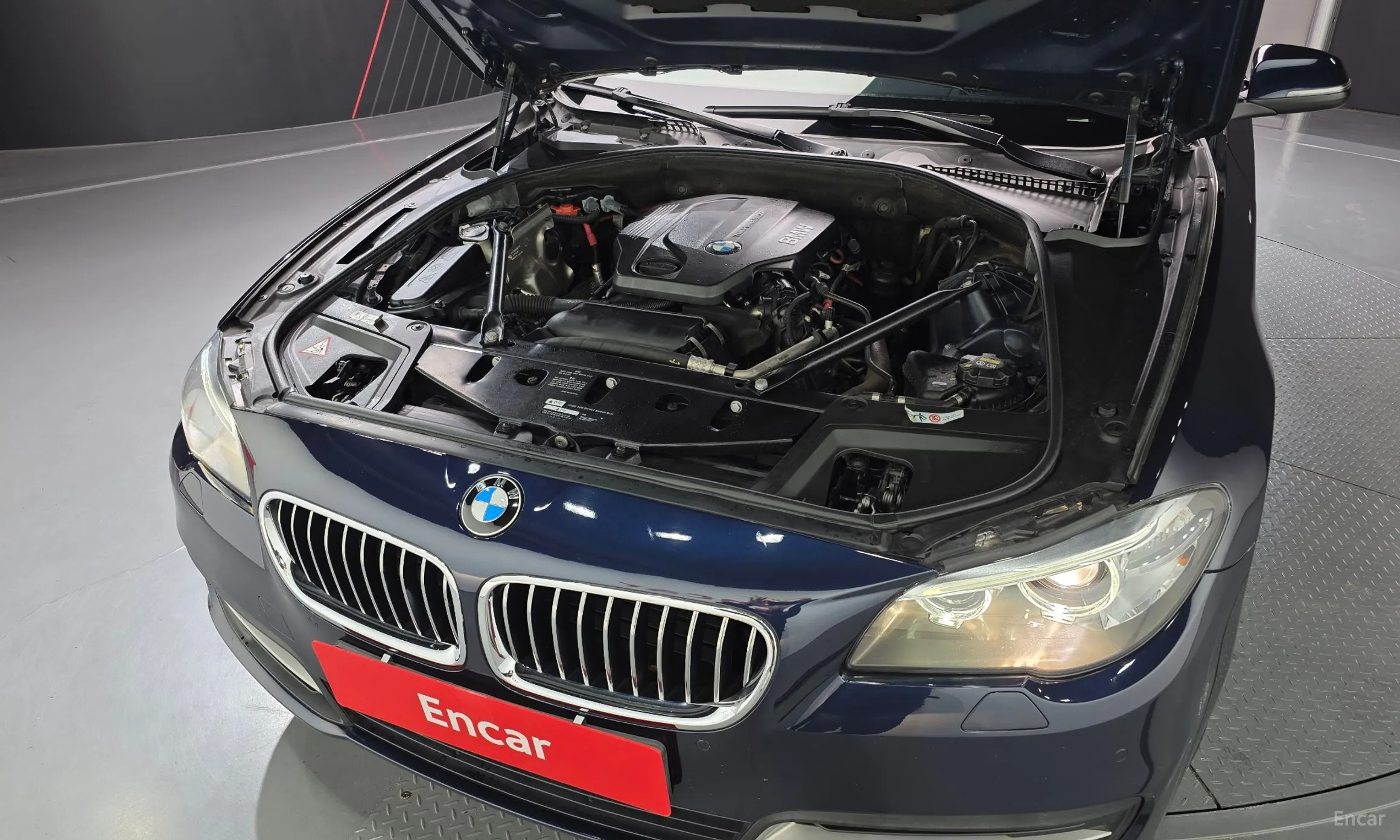 BMW 5 Series (F10) превью 6